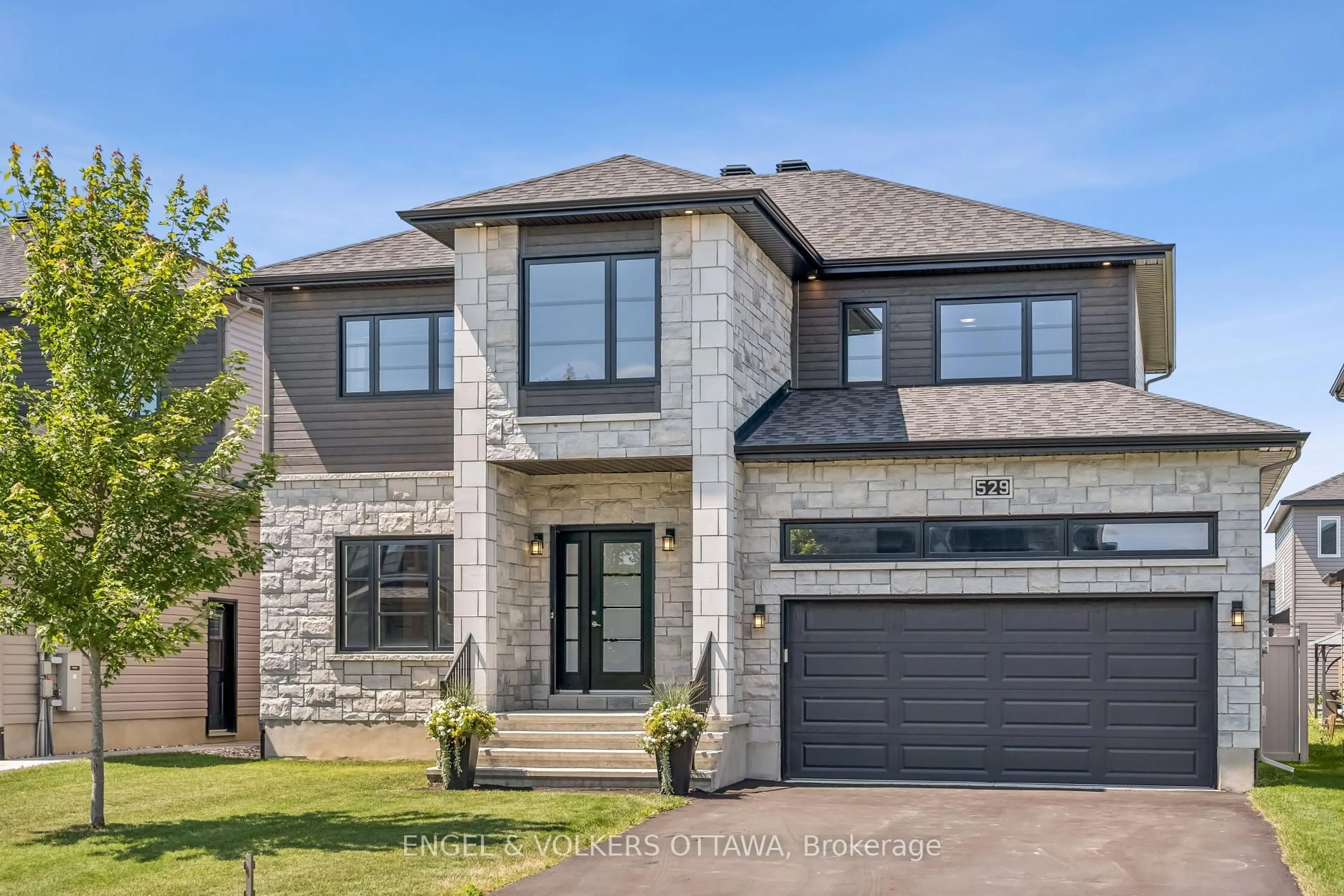 Home with brick exterior material, street for 529 Lucent St, Russell Ontario K4R 0G3