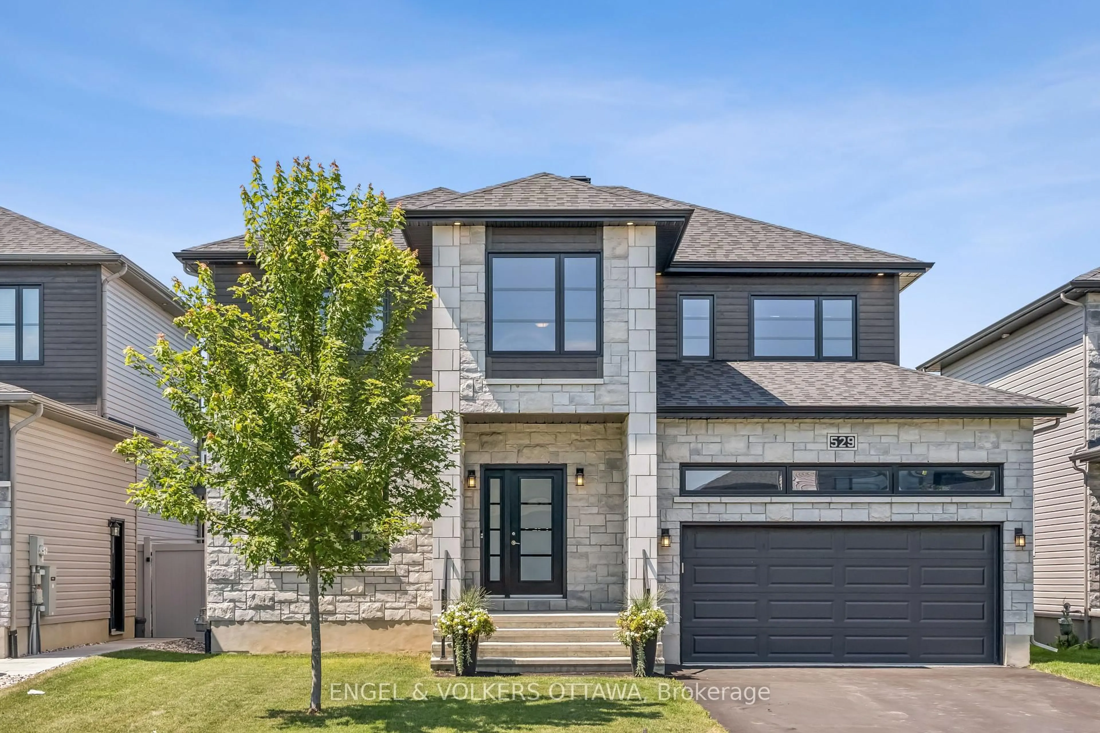 Home with brick exterior material, street for 529 Lucent St, Russell Ontario K4R 0G3