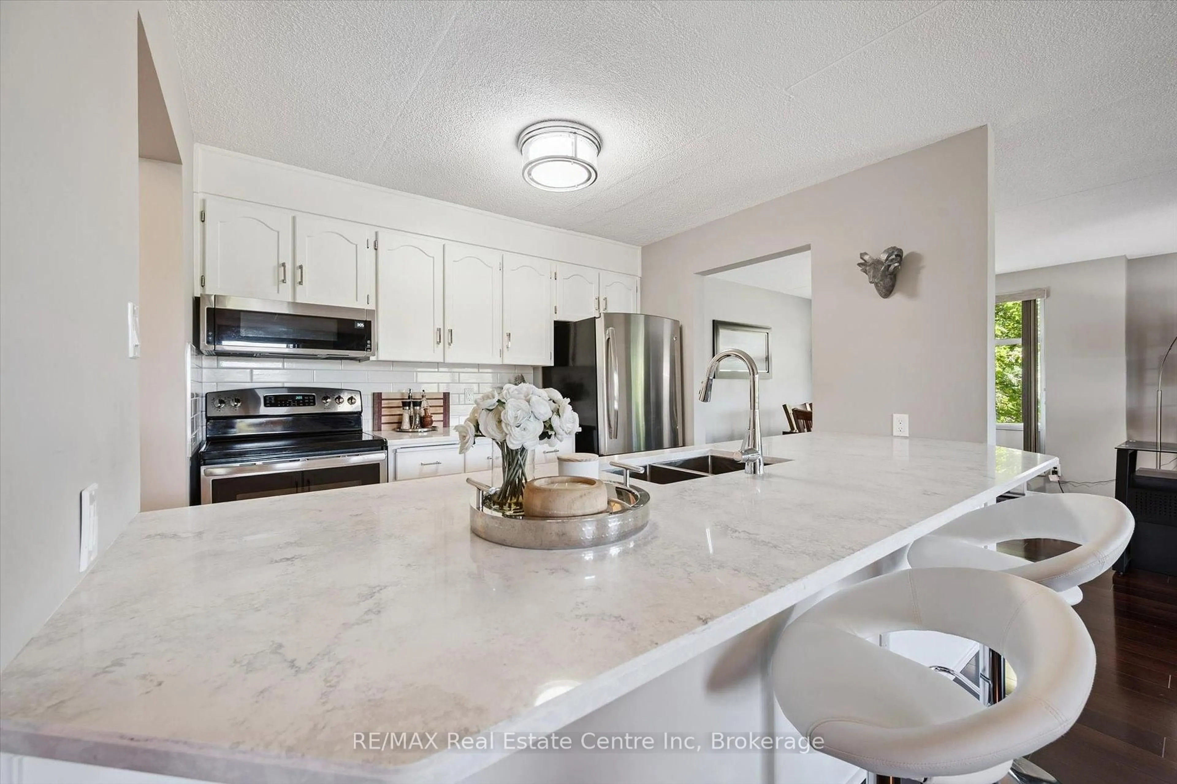 Open concept kitchen, ceramic/tile floor for 8 CHRISTOPHER Crt #306, Guelph Ontario N1G 4N7