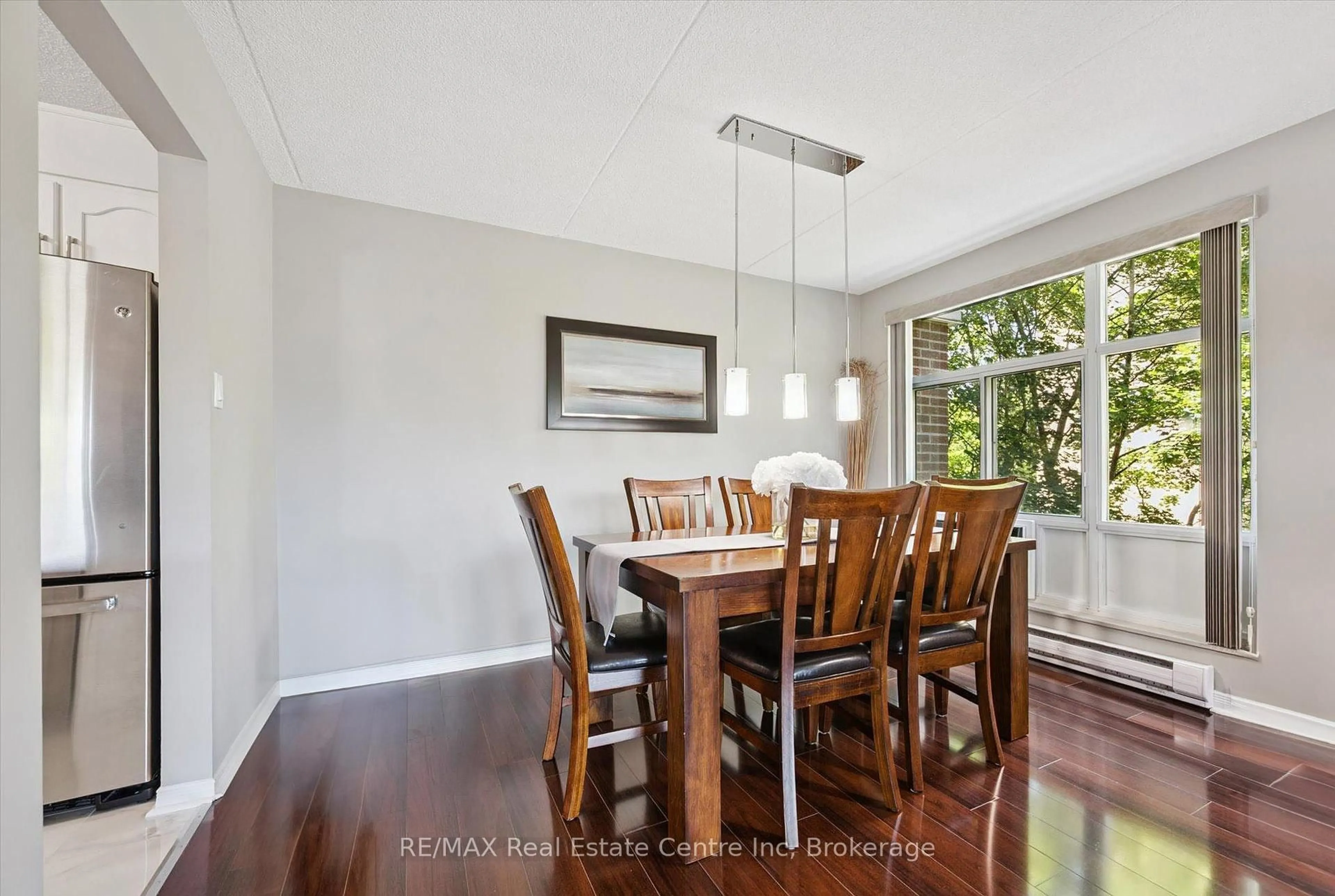 Dining room, wood/laminate floor for 8 CHRISTOPHER Crt #306, Guelph Ontario N1G 4N7