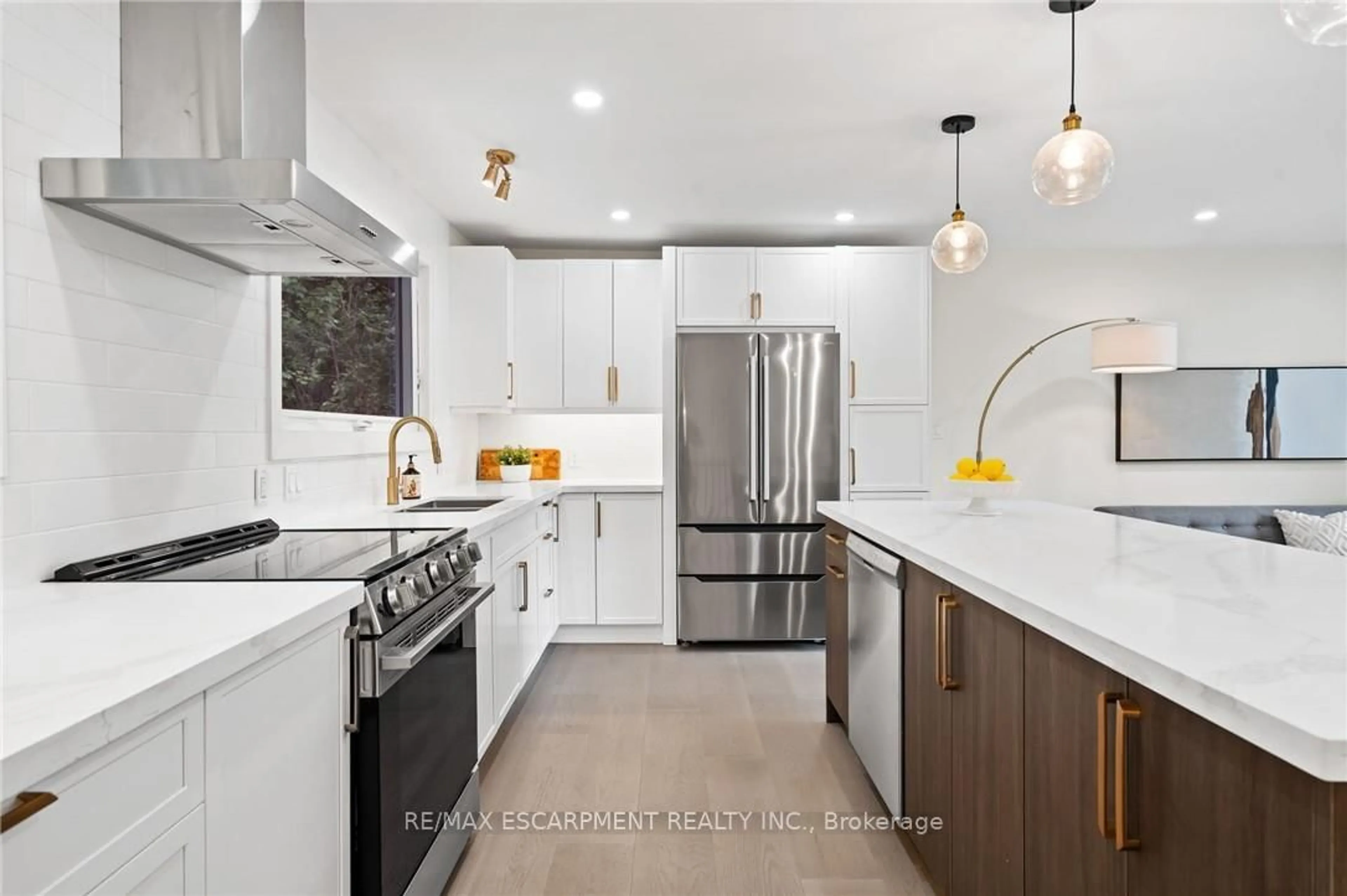 Contemporary kitchen, ceramic/tile floor for 36 Spring Garden Blvd, St. Catharines Ontario L2N 3P6