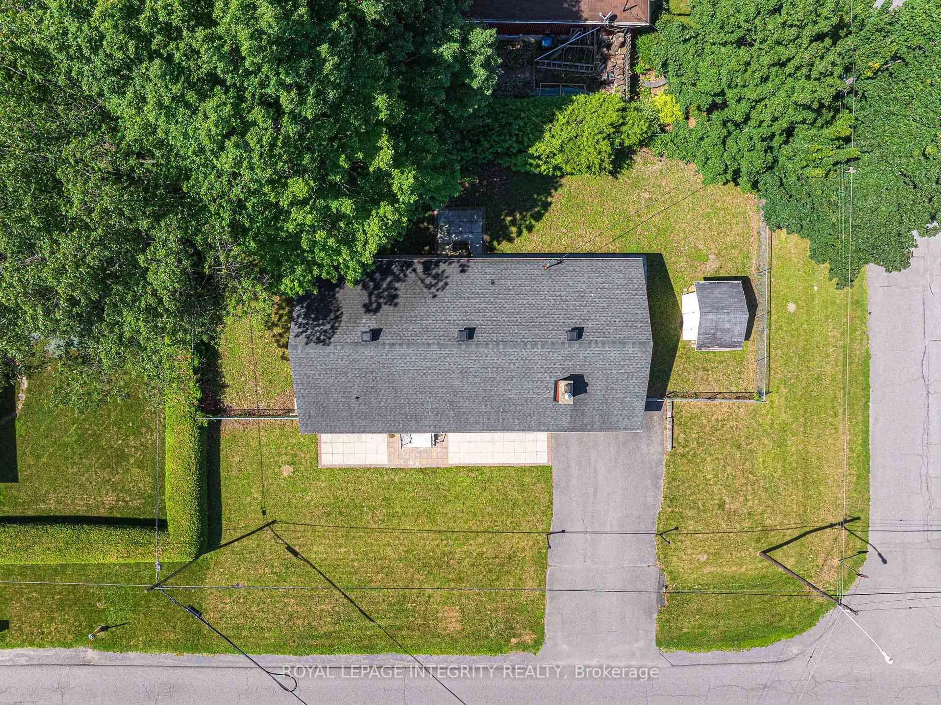A pic from outside/outdoor area/front of a property/back of a property/a pic from drone, street for 18 Sullivan Ave, Ottawa Ontario K2G 1T3