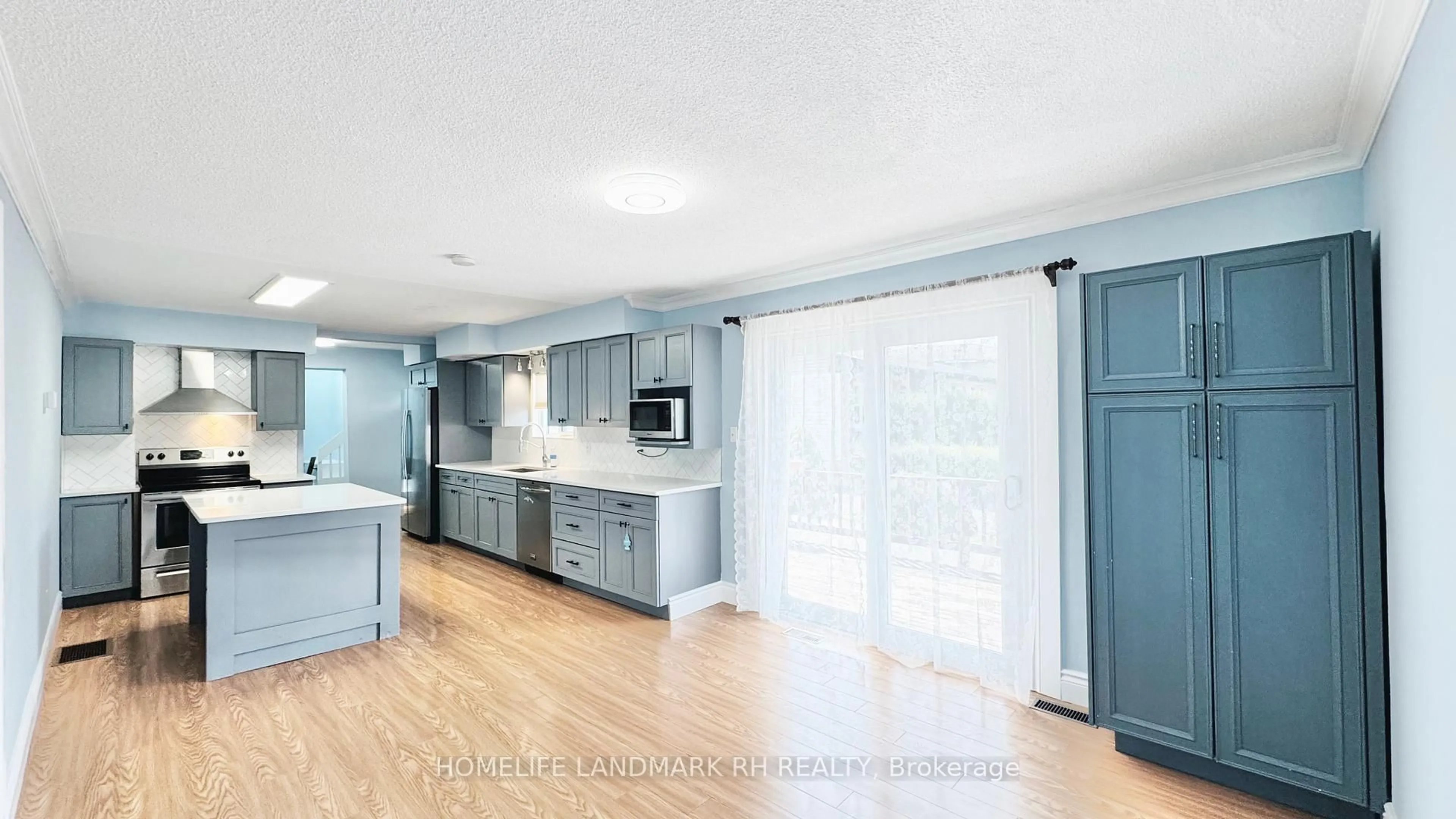 Open concept kitchen, unknown for 317 Sidney St, Quinte West Ontario K8V 2V1