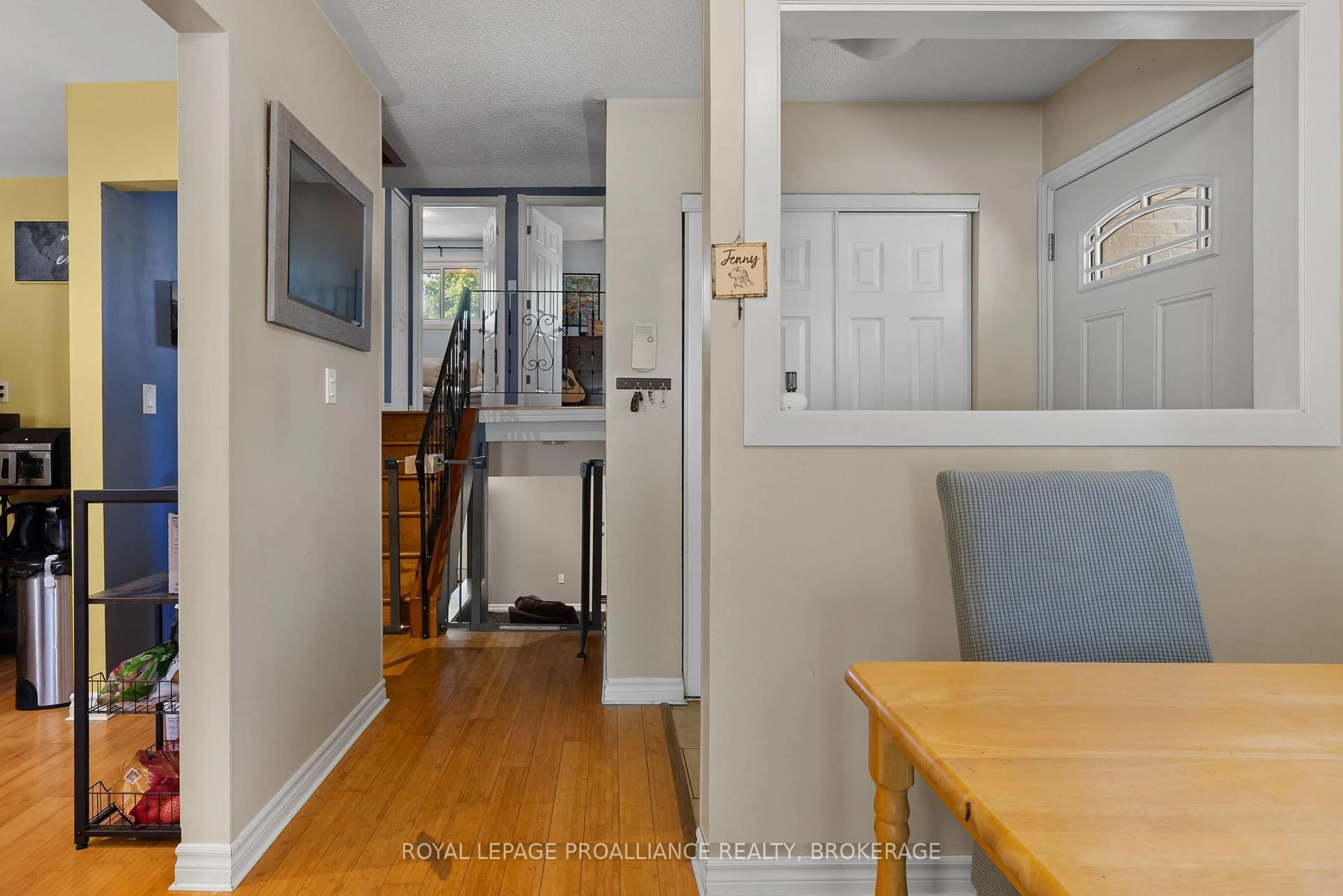 Indoor entryway for 53 Abbey Dale Crt, Kingston Ontario K7K 5W8