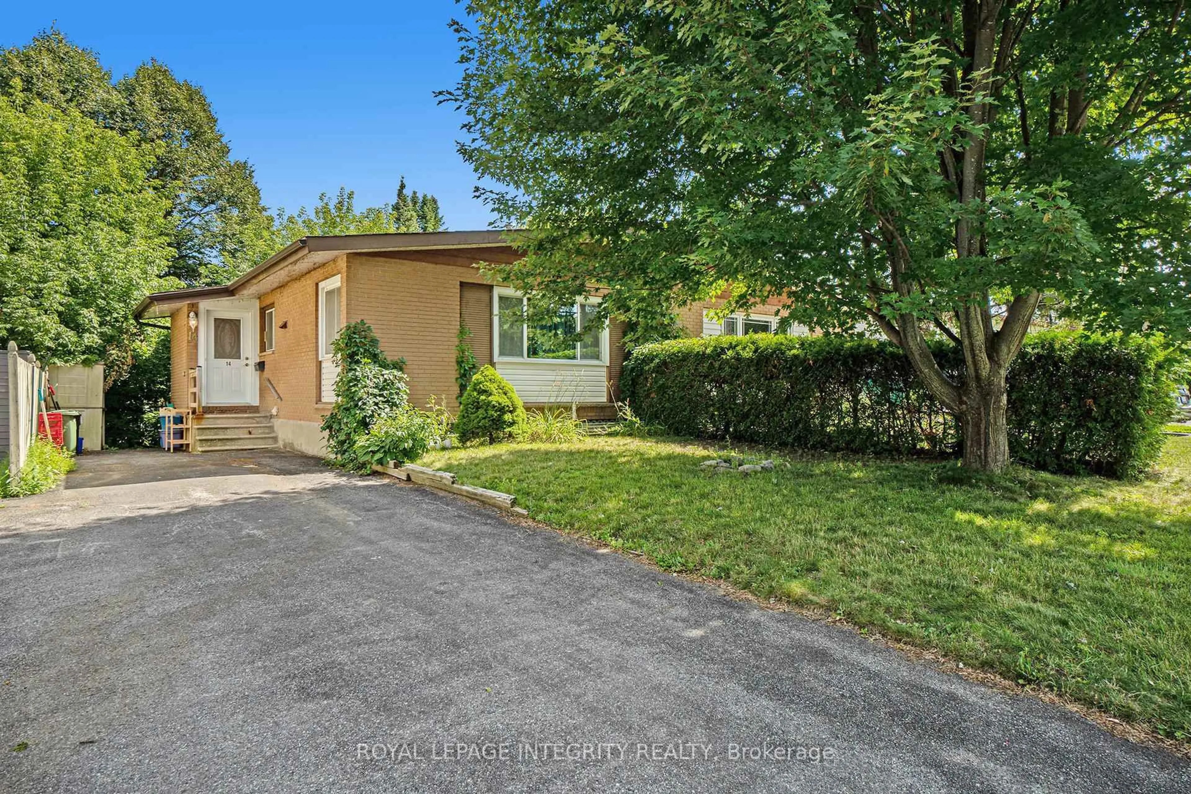 A pic from outside/outdoor area/front of a property/back of a property/a pic from drone, street for 14 Mulvagh Ave, Ottawa Ontario K2E 6M6