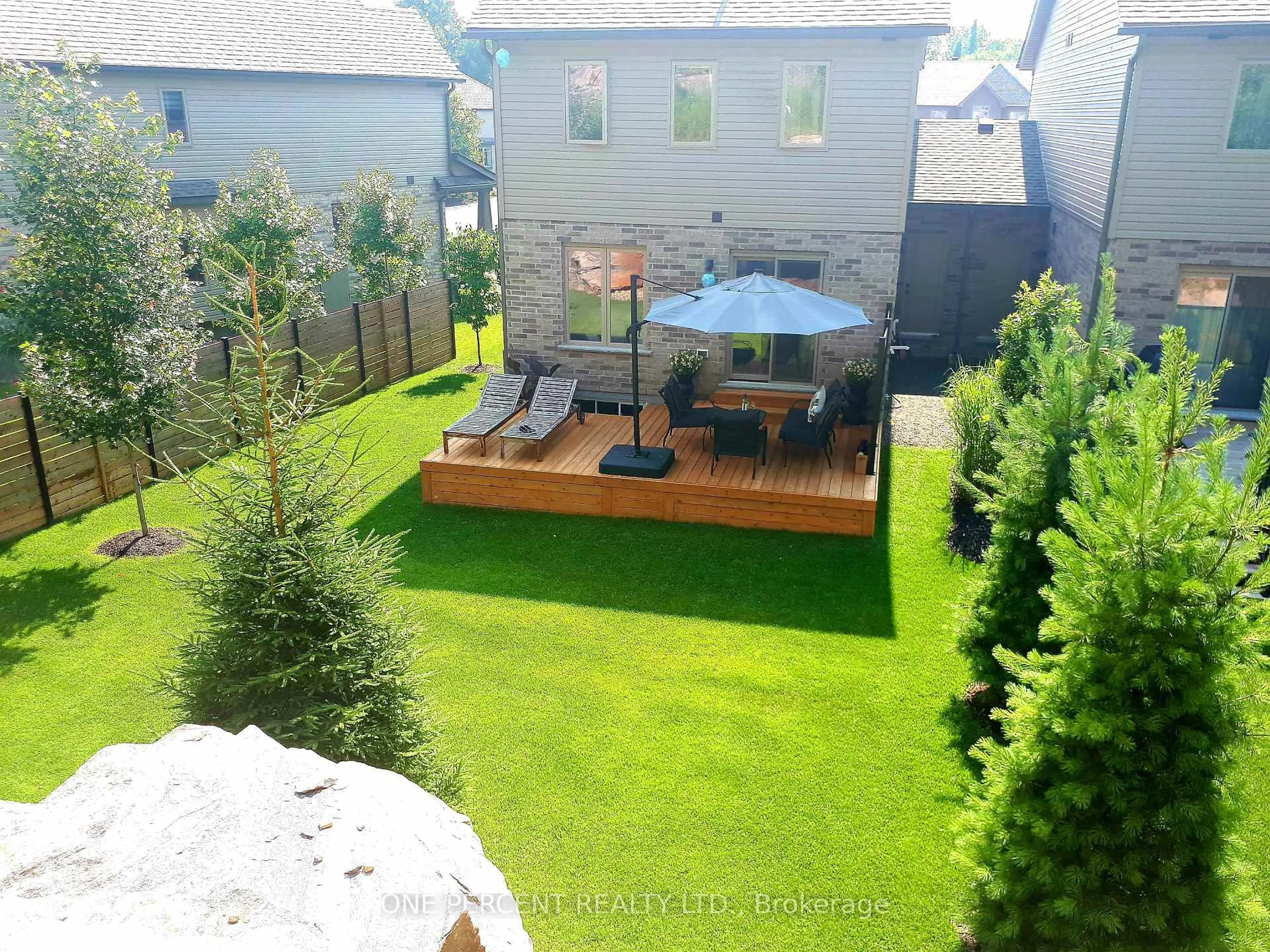 A pic from outside/outdoor area/front of a property/back of a property/a pic from drone, street for 51 KELSEY MADISON Crt, Huntsville Ontario P1H 0E2