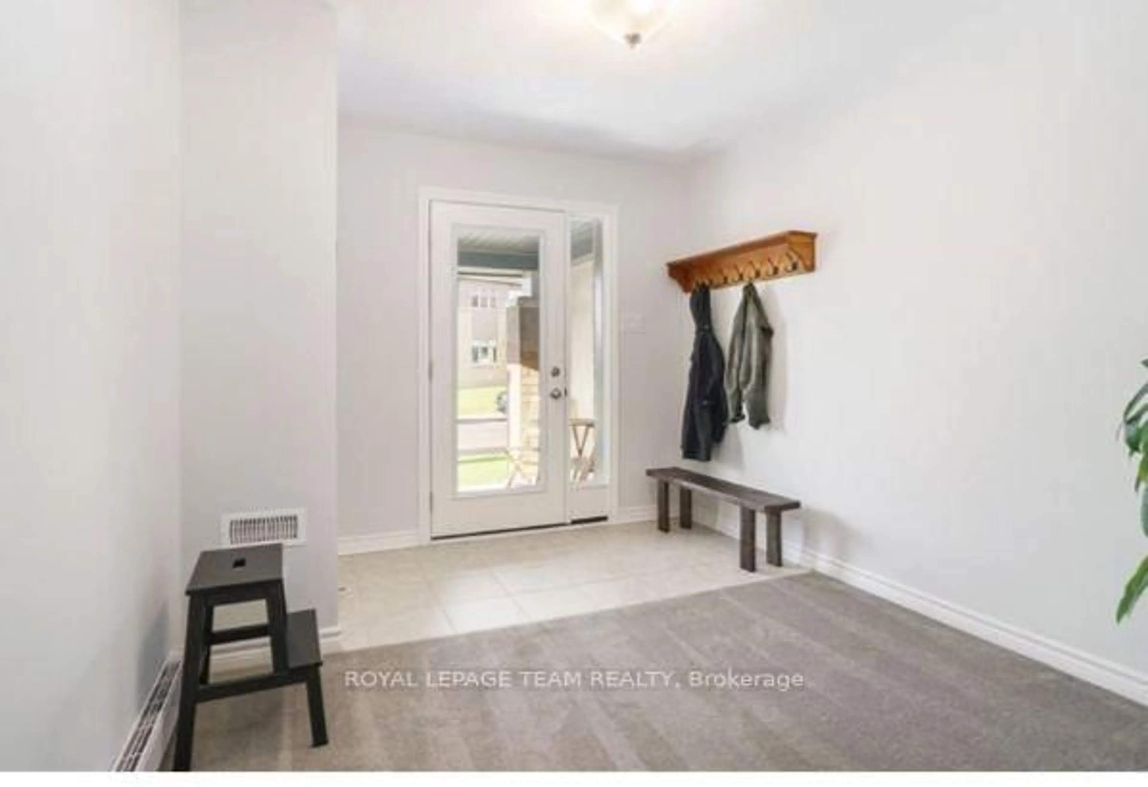 Indoor entryway for 62 Feathertop Lane, Ottawa Ontario K2V 0K7