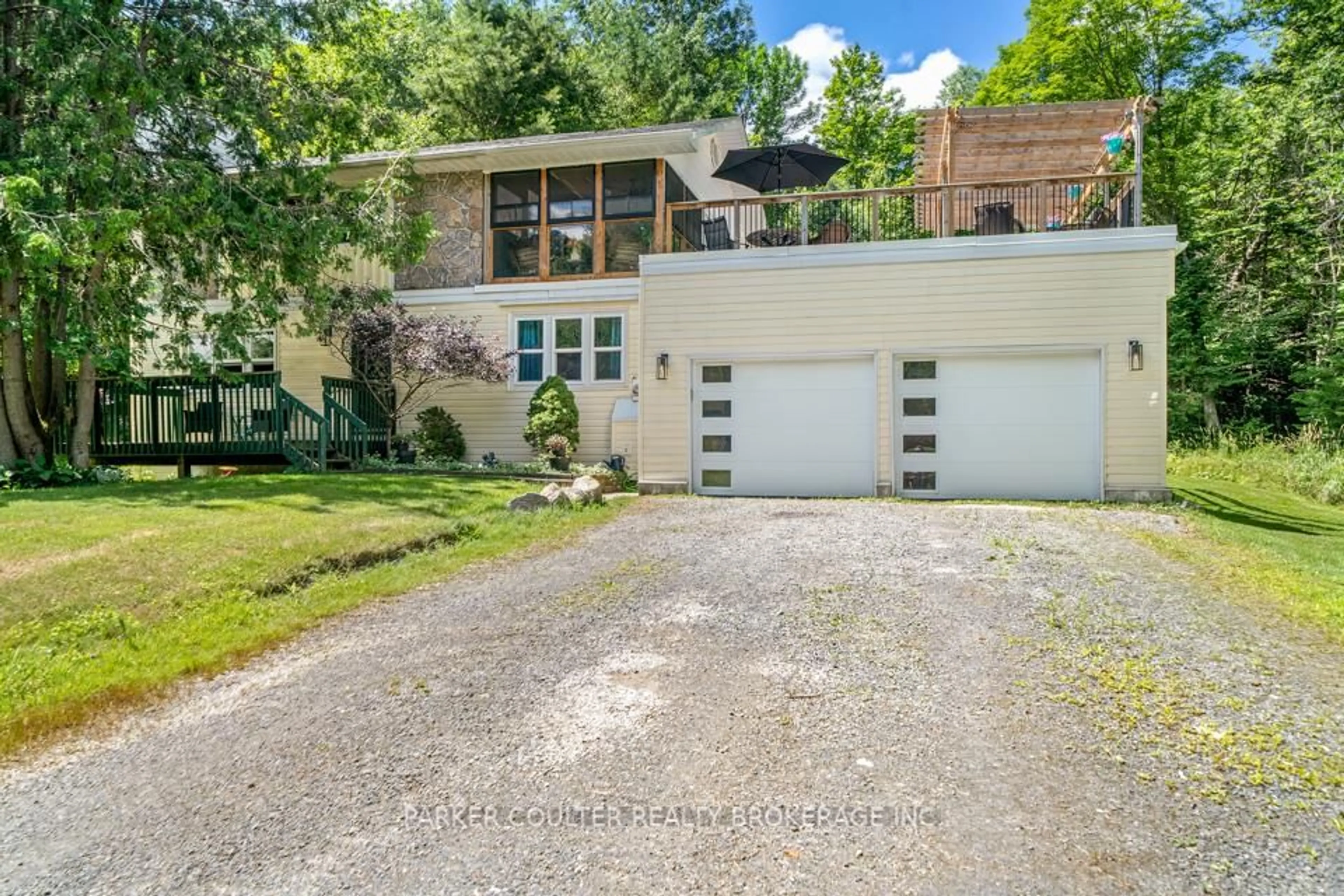 A pic from outside/outdoor area/front of a property/back of a property/a pic from drone, street for 256 Woodland Dr, Huntsville Ontario P1H 1A6