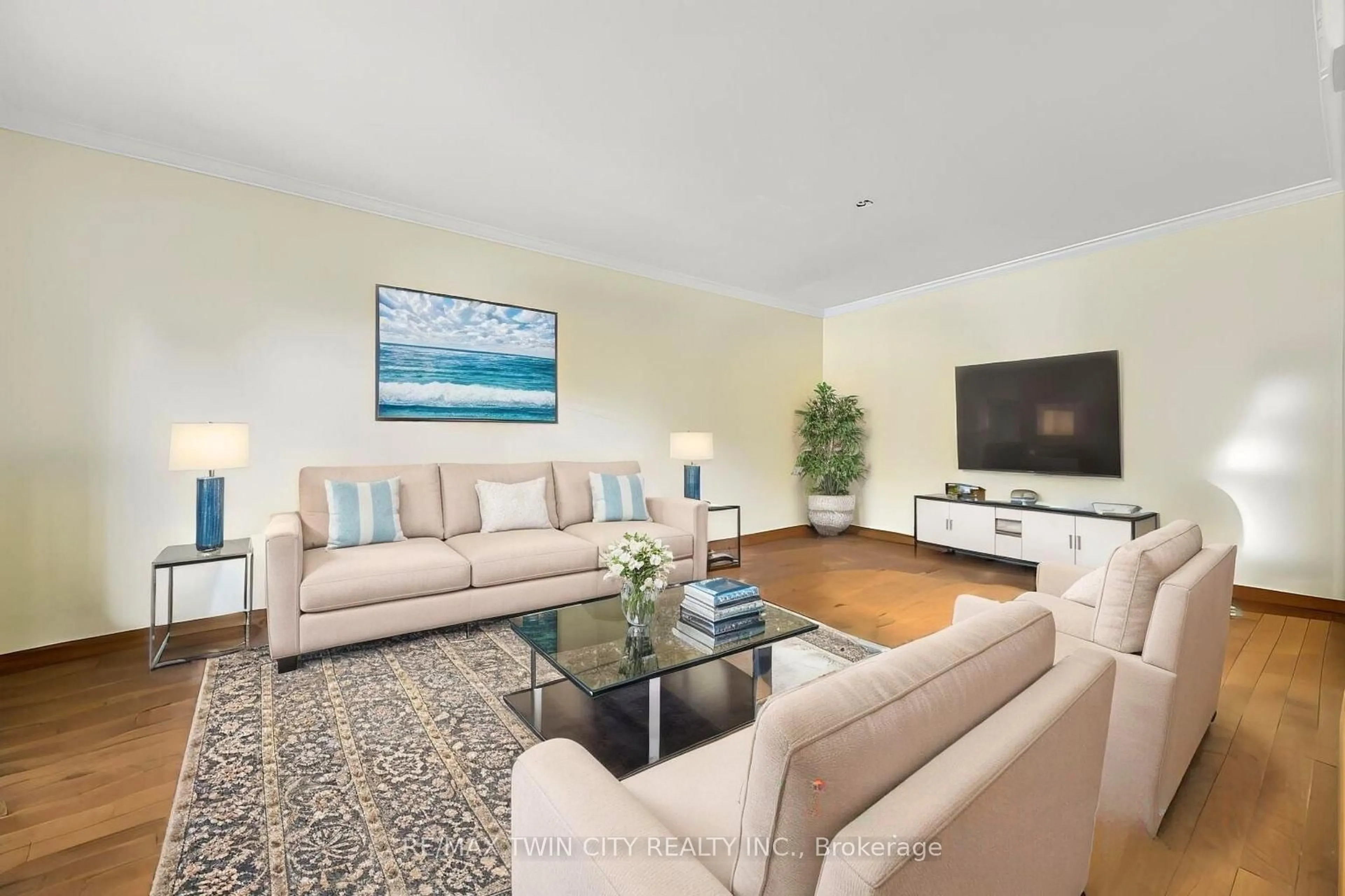 Living room with furniture, unknown for 468 Manitoba Rd, Woodstock Ontario N4S 8N8