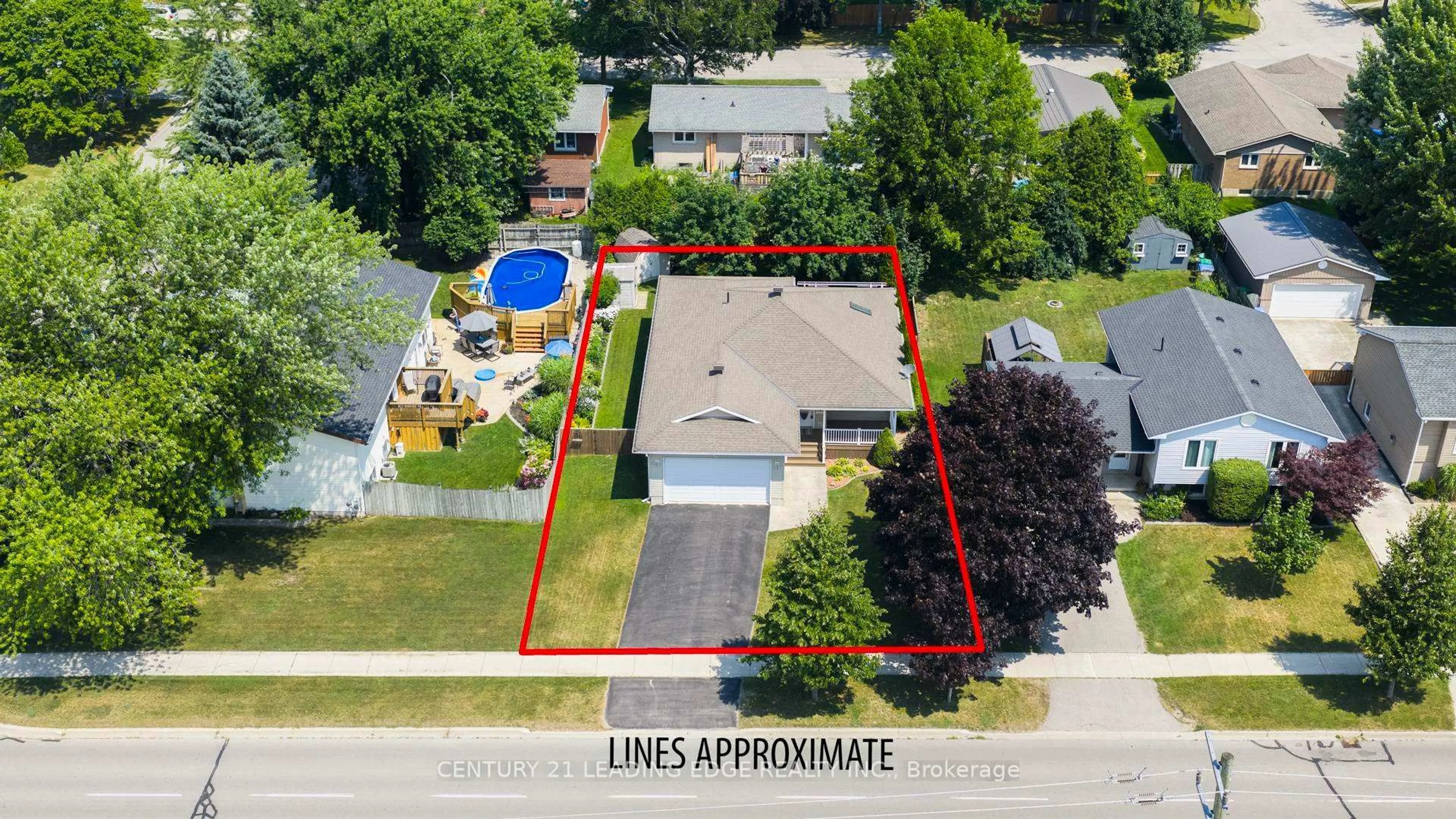 A pic from outside/outdoor area/front of a property/back of a property/a pic from drone, street for 221 Suncoast Dr, Goderich Ontario N7A 4H8