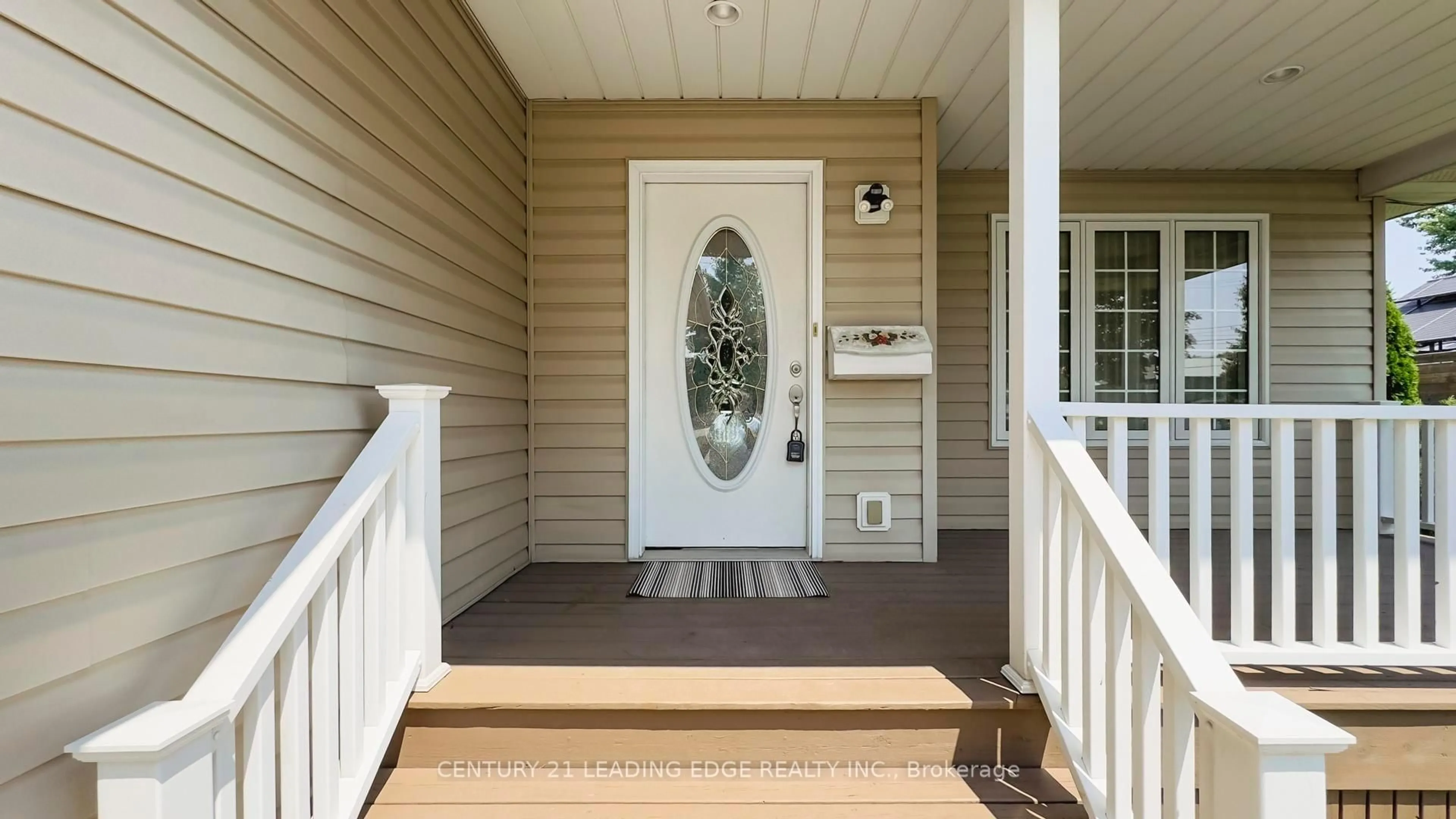 Indoor entryway for 221 Suncoast Dr, Goderich Ontario N7A 4H8