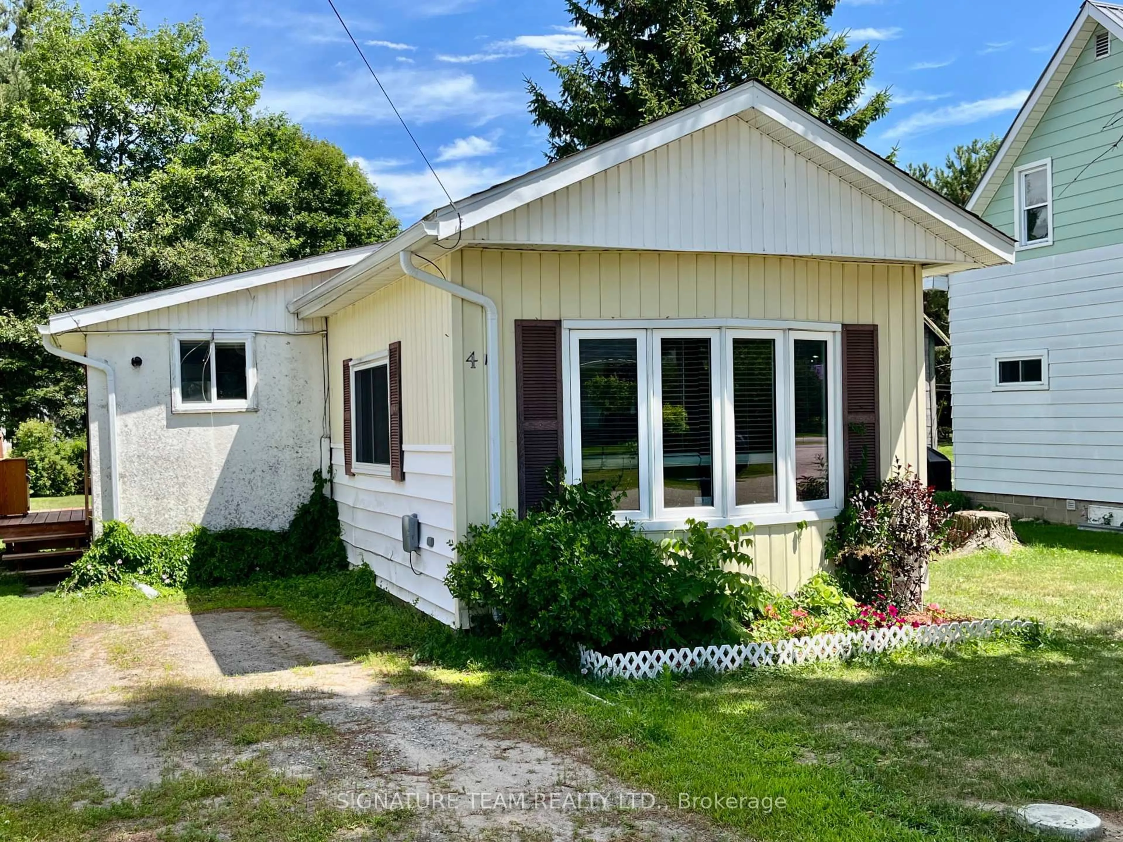 Home with vinyl exterior material, street for 4A Elliott St, Beachburg Ontario K0J 1C0