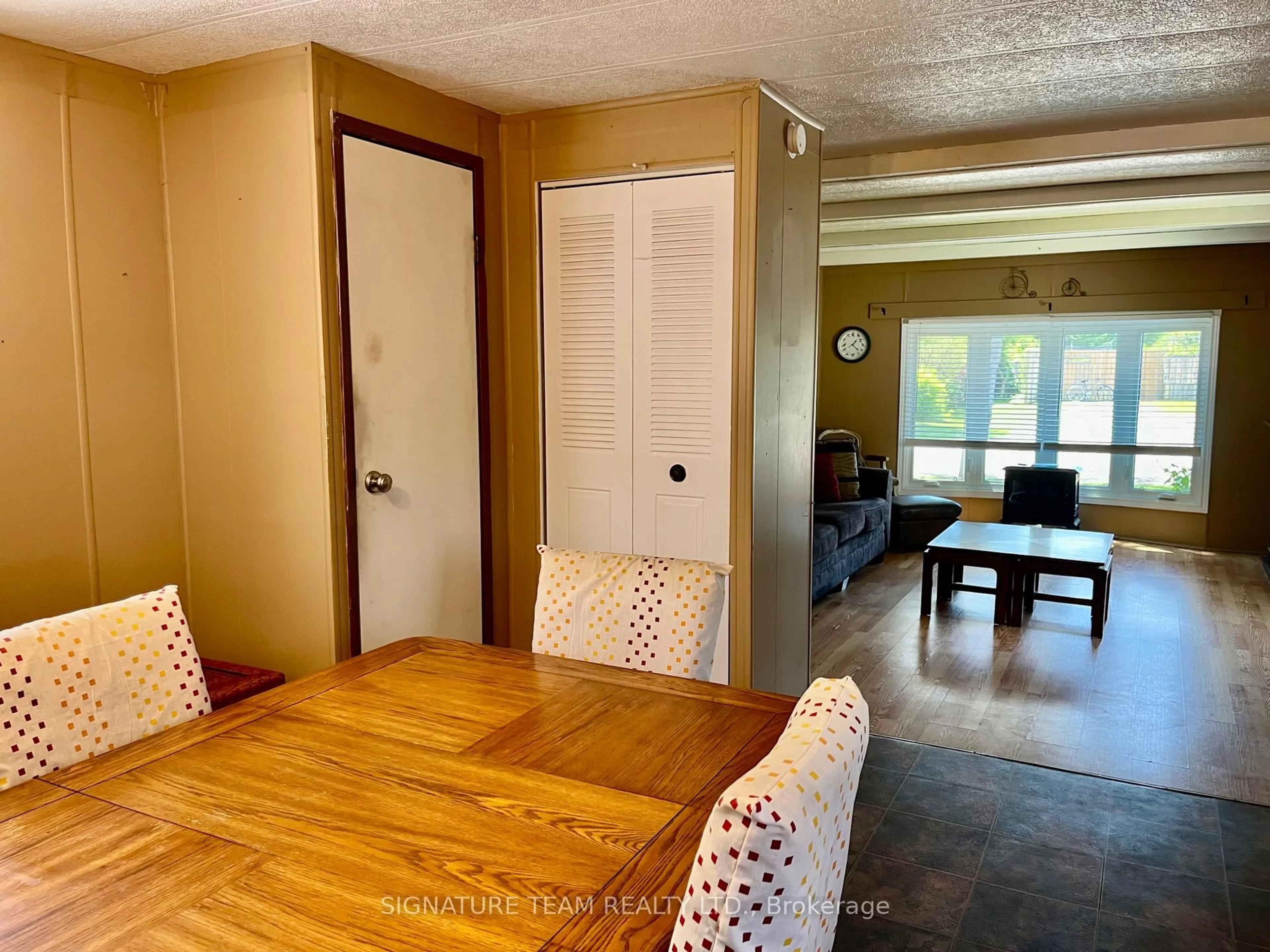 Dining room, wood/laminate floor for 4A Elliott St, Beachburg Ontario K0J 1C0