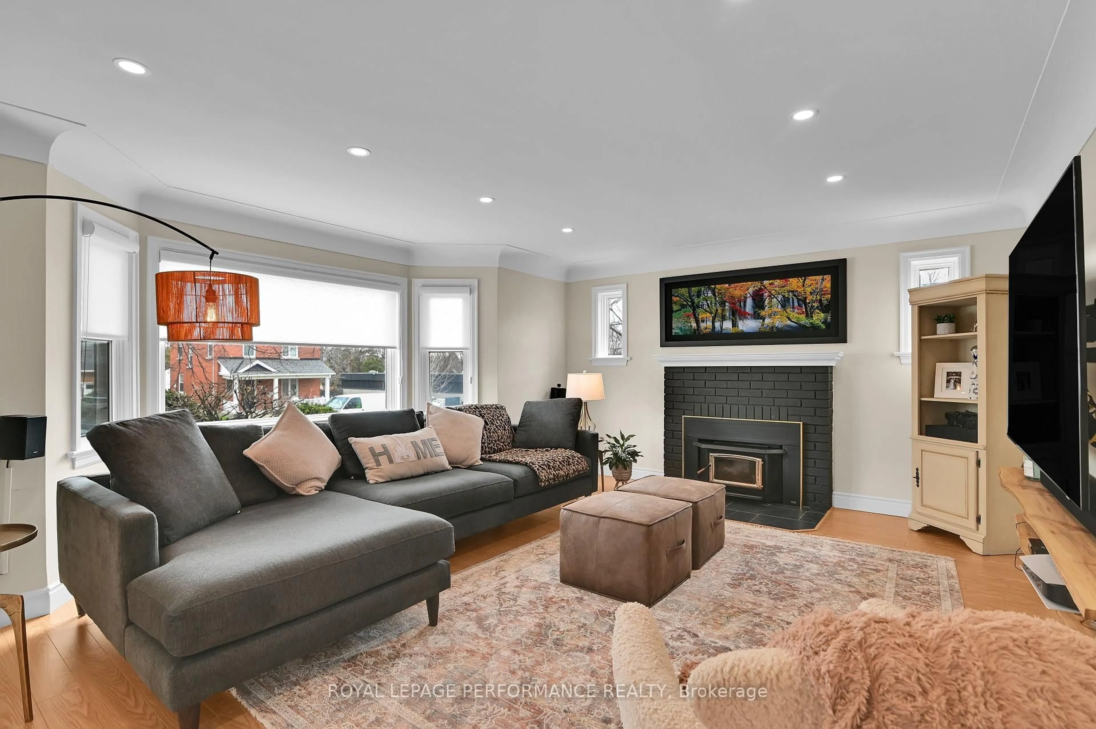 Living room with furniture, unknown for 328 Pleasant Park Rd, Ottawa Ontario K1H 5M8