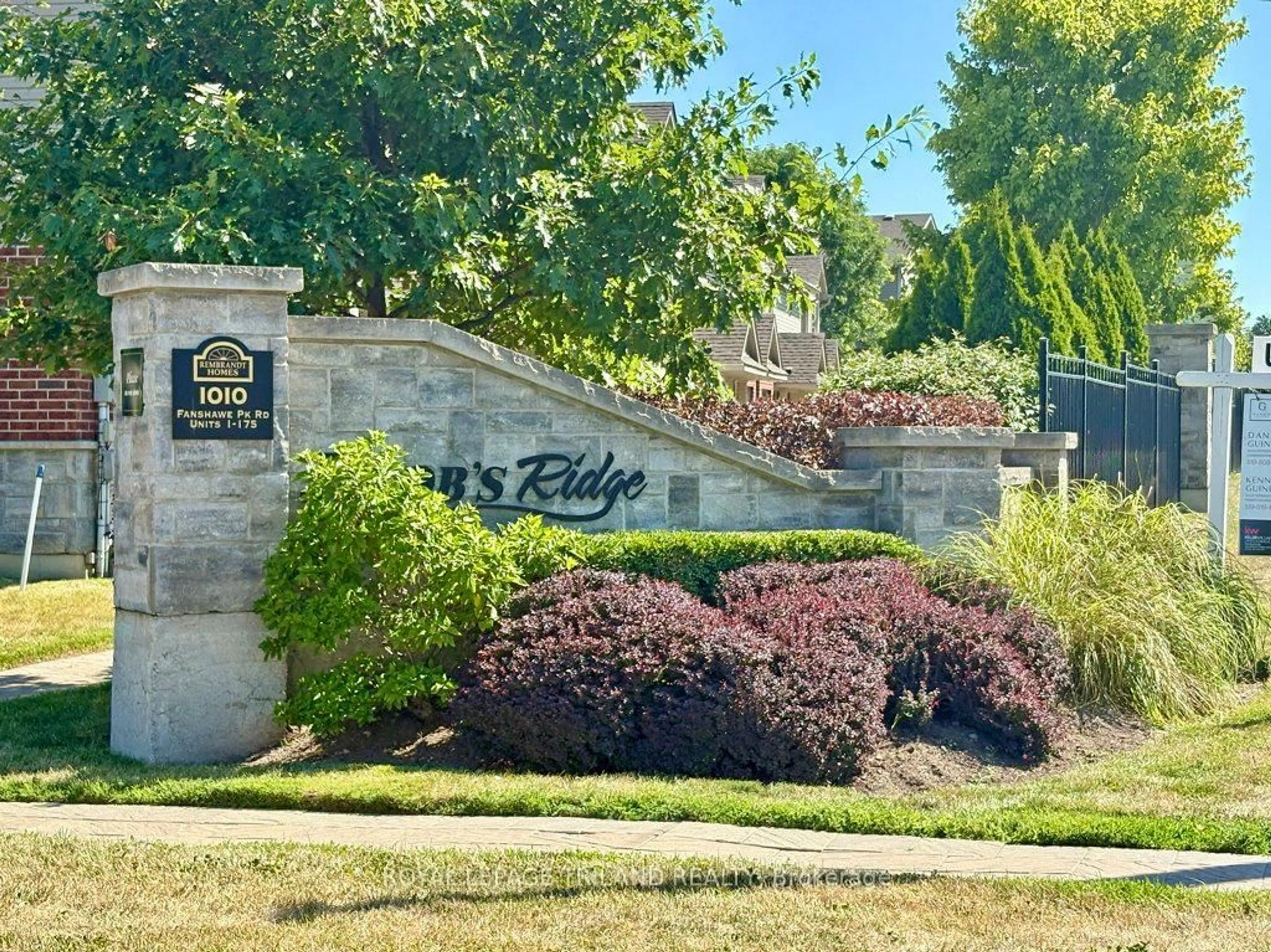 Indoor entryway for 1010 FANSHAWE PARK Rd #135, London North Ontario N5X 0K9