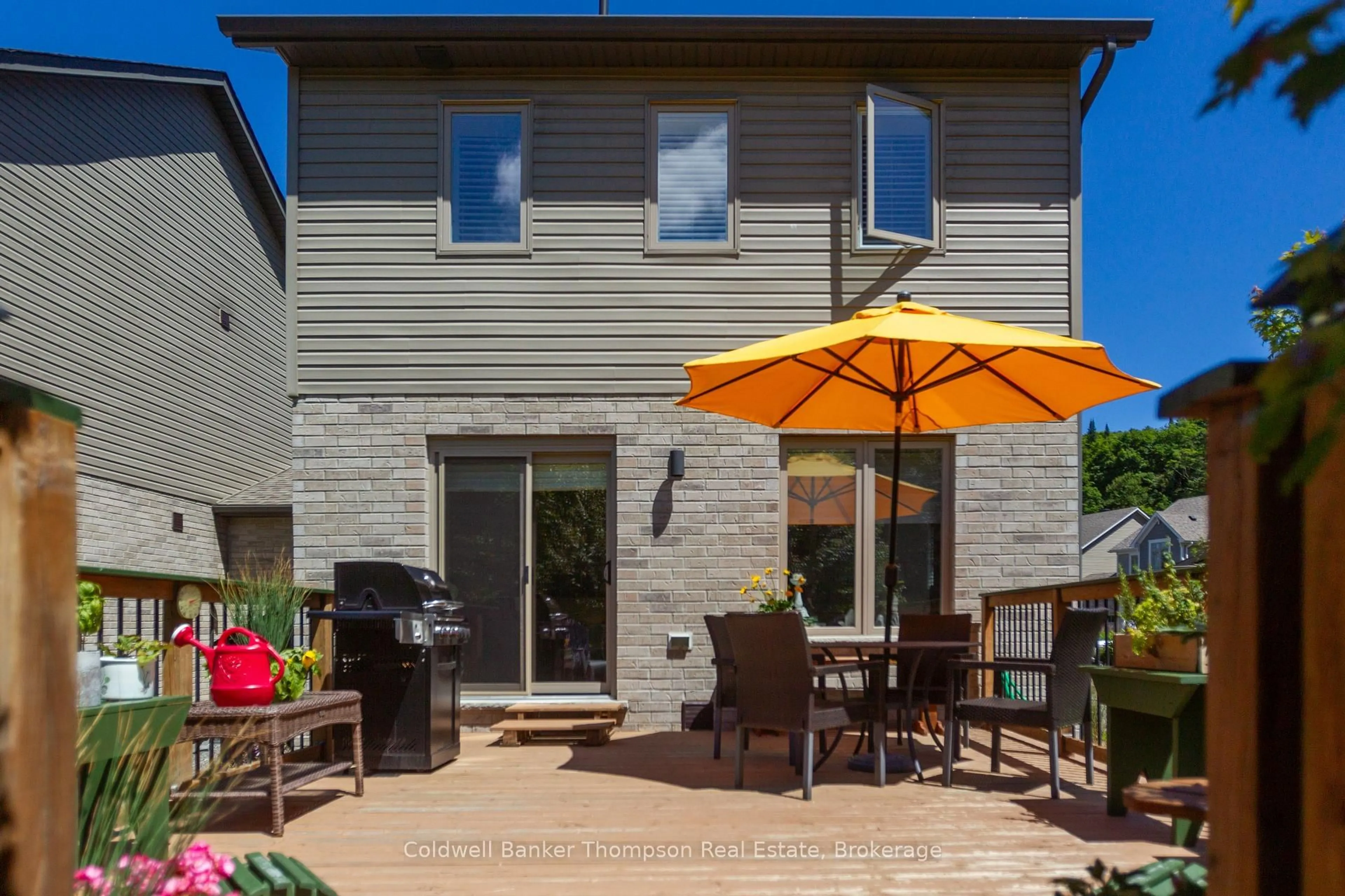 Patio, street for 36 Spalding Cres, Huntsville Ontario P1H 1C9