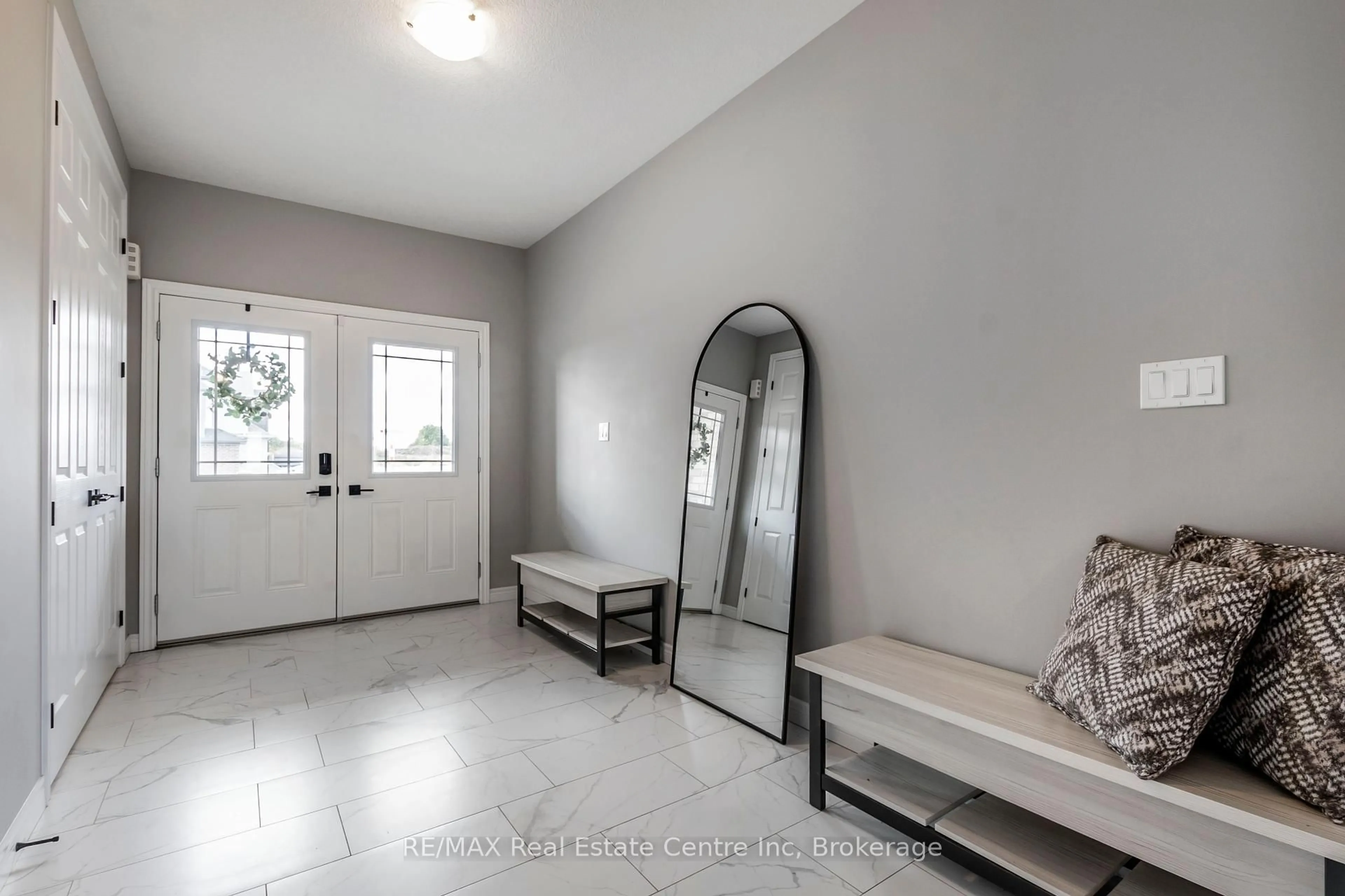 Indoor entryway for 49 Keating St, Guelph Ontario N1E 0S2