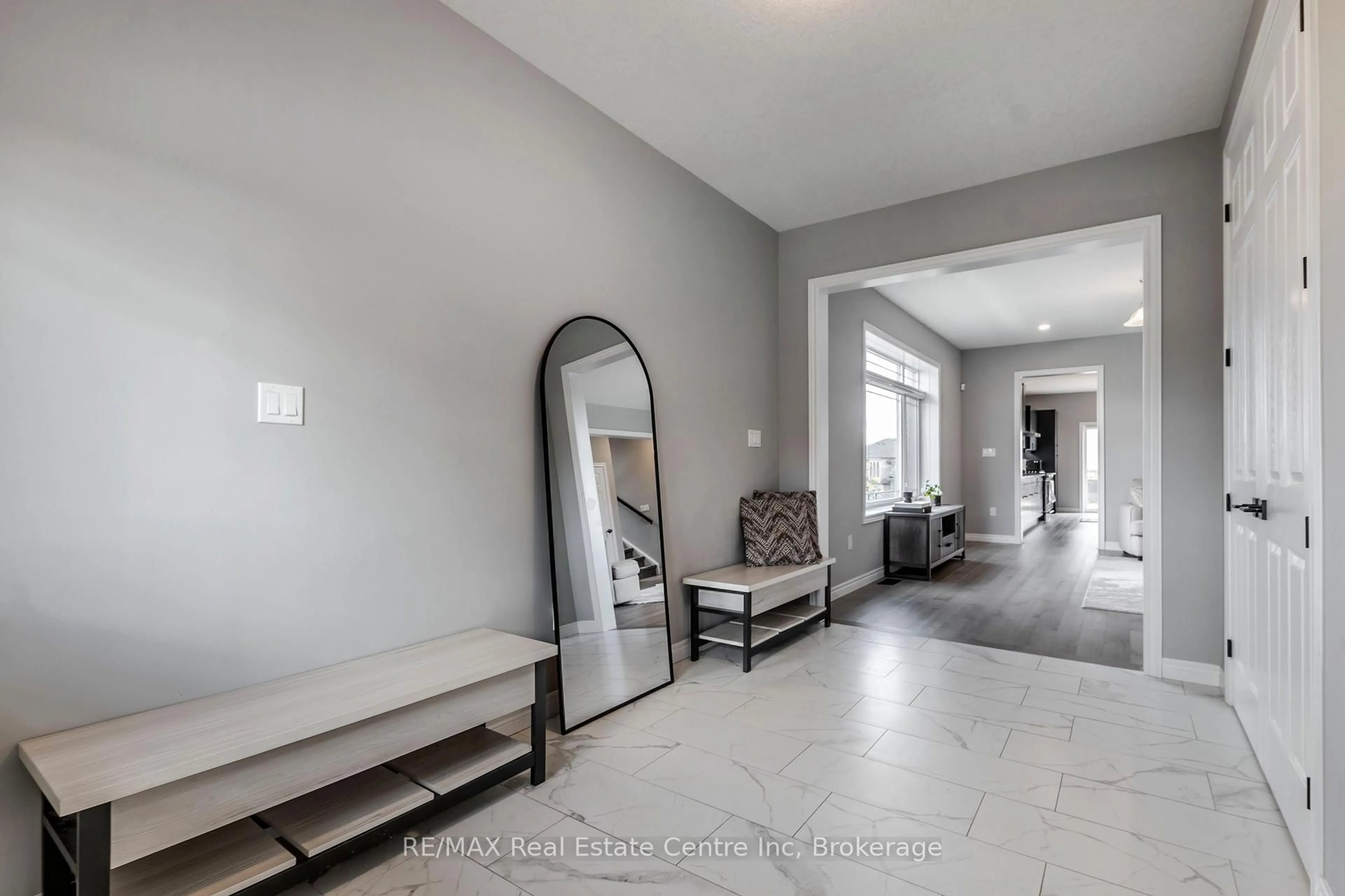 Indoor entryway for 49 Keating St, Guelph Ontario N1E 0S2
