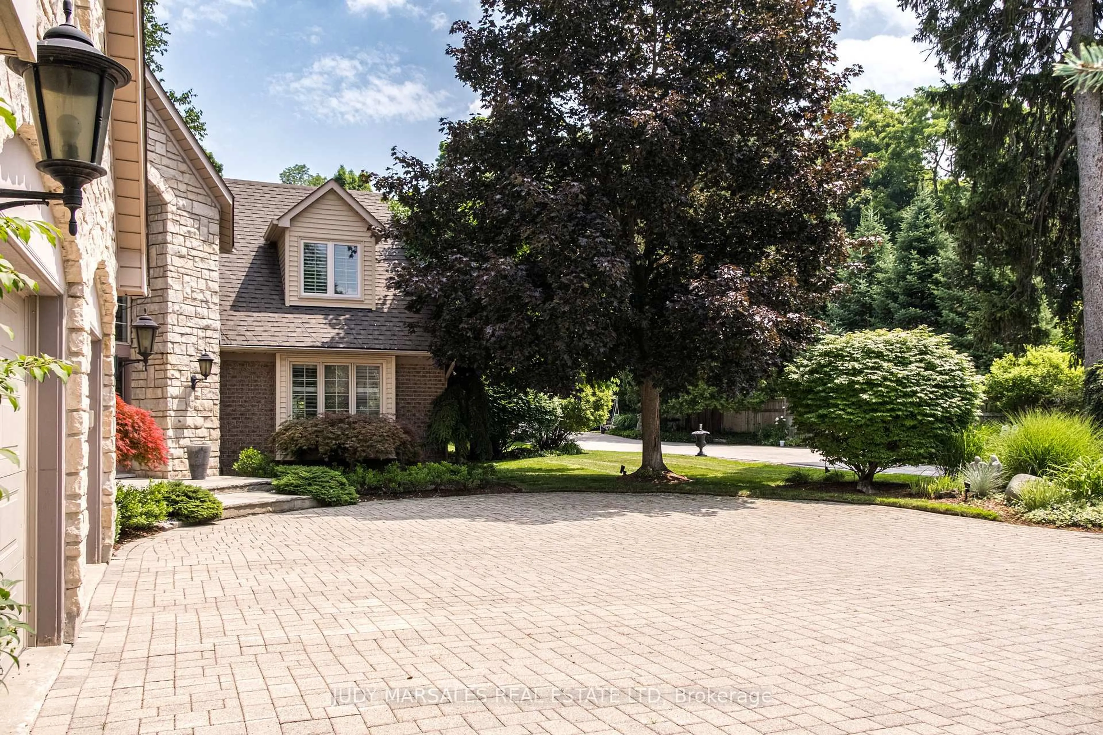 Unknown for 66B South St, Hamilton Ontario L9H 4C6