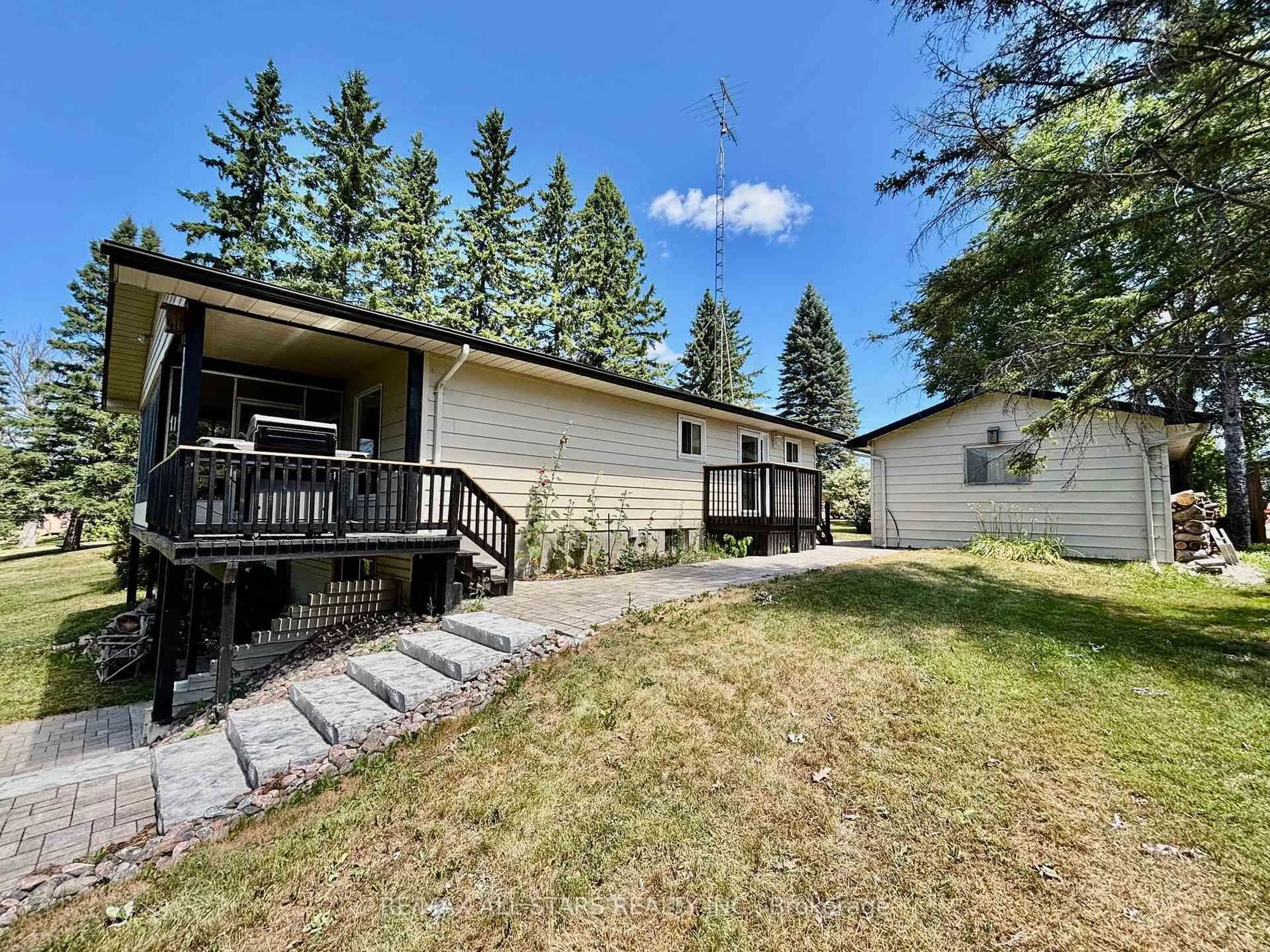 A pic from outside/outdoor area/front of a property/back of a property/a pic from drone, unknown for 83 Kenedon Dr, Kawartha Lakes Ontario K0L 2W0