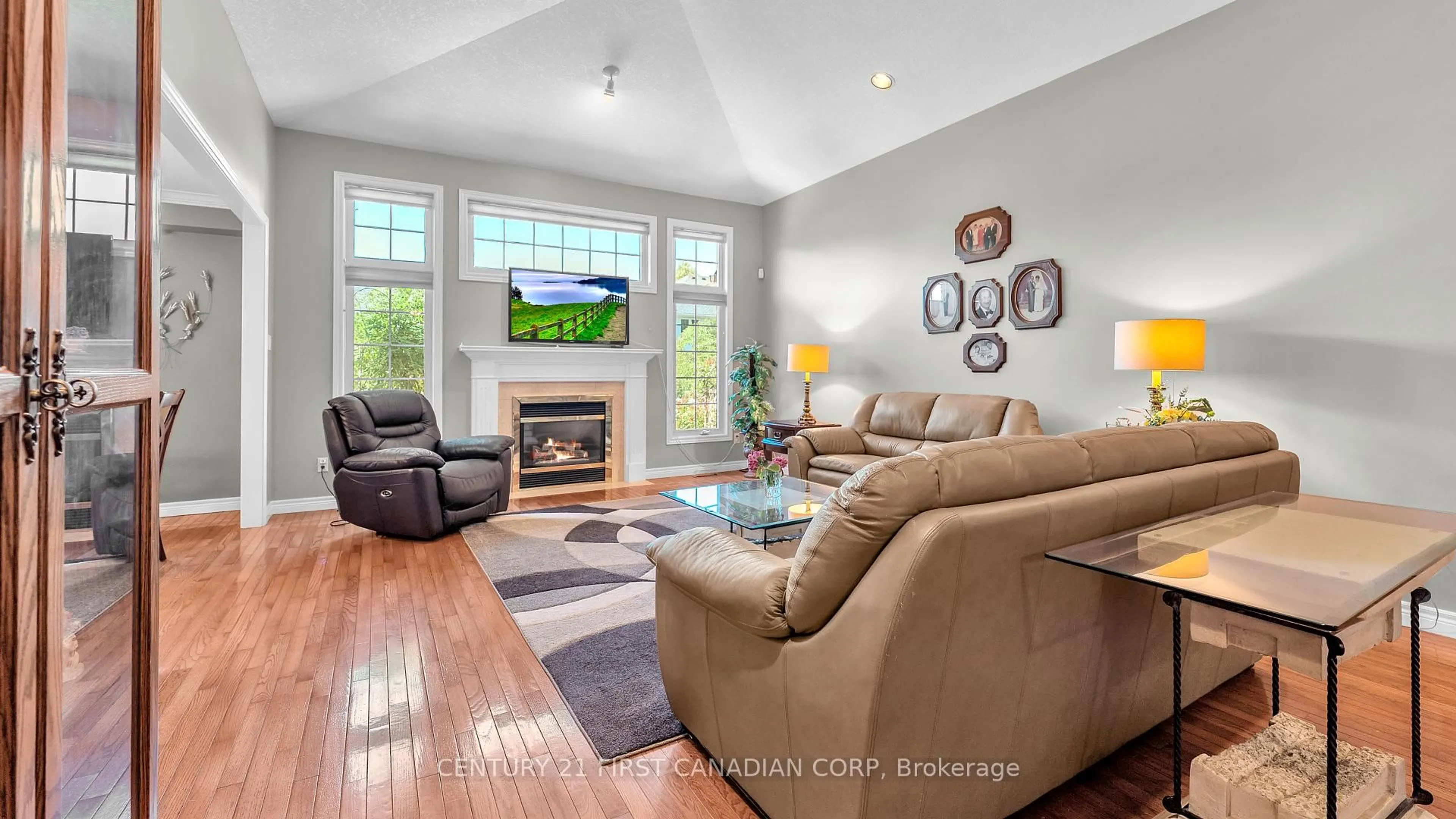 Living room with furniture, unknown for 79 WINTERGARDEN Rd, London East Ontario N5Y 5M3