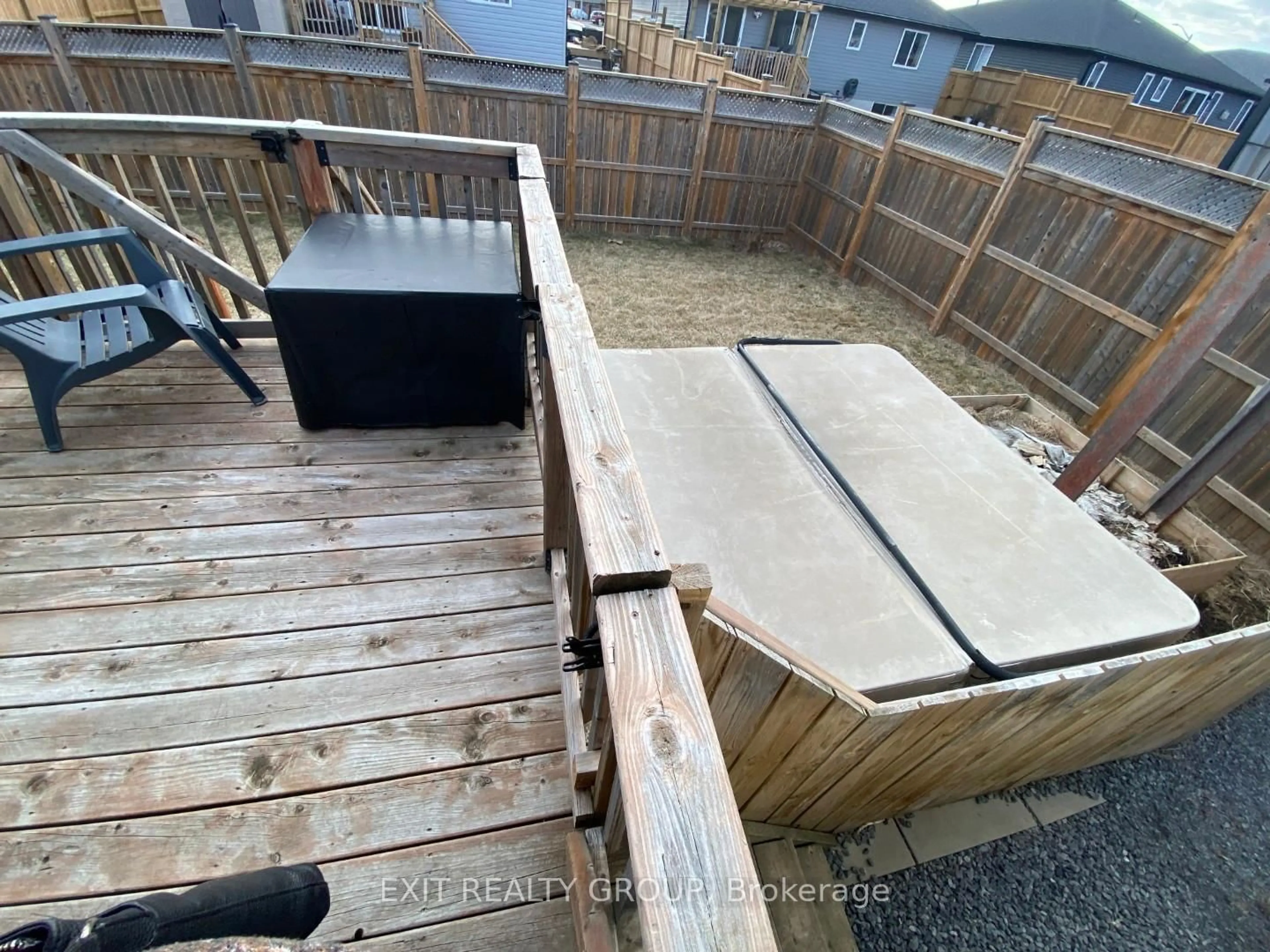 Patio, building for 66 Deacon Pl, Belleville Ontario K8P 5G4