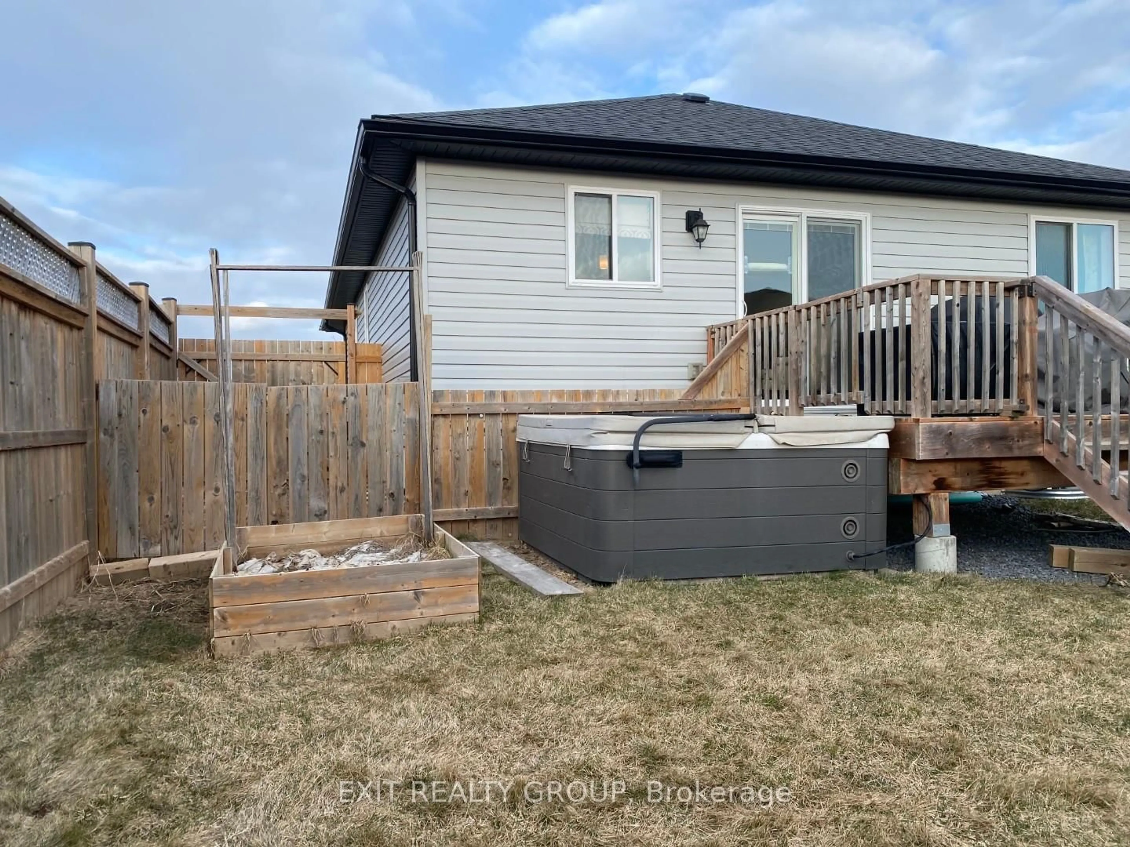 Shed for 66 Deacon Pl, Belleville Ontario K8P 5G4