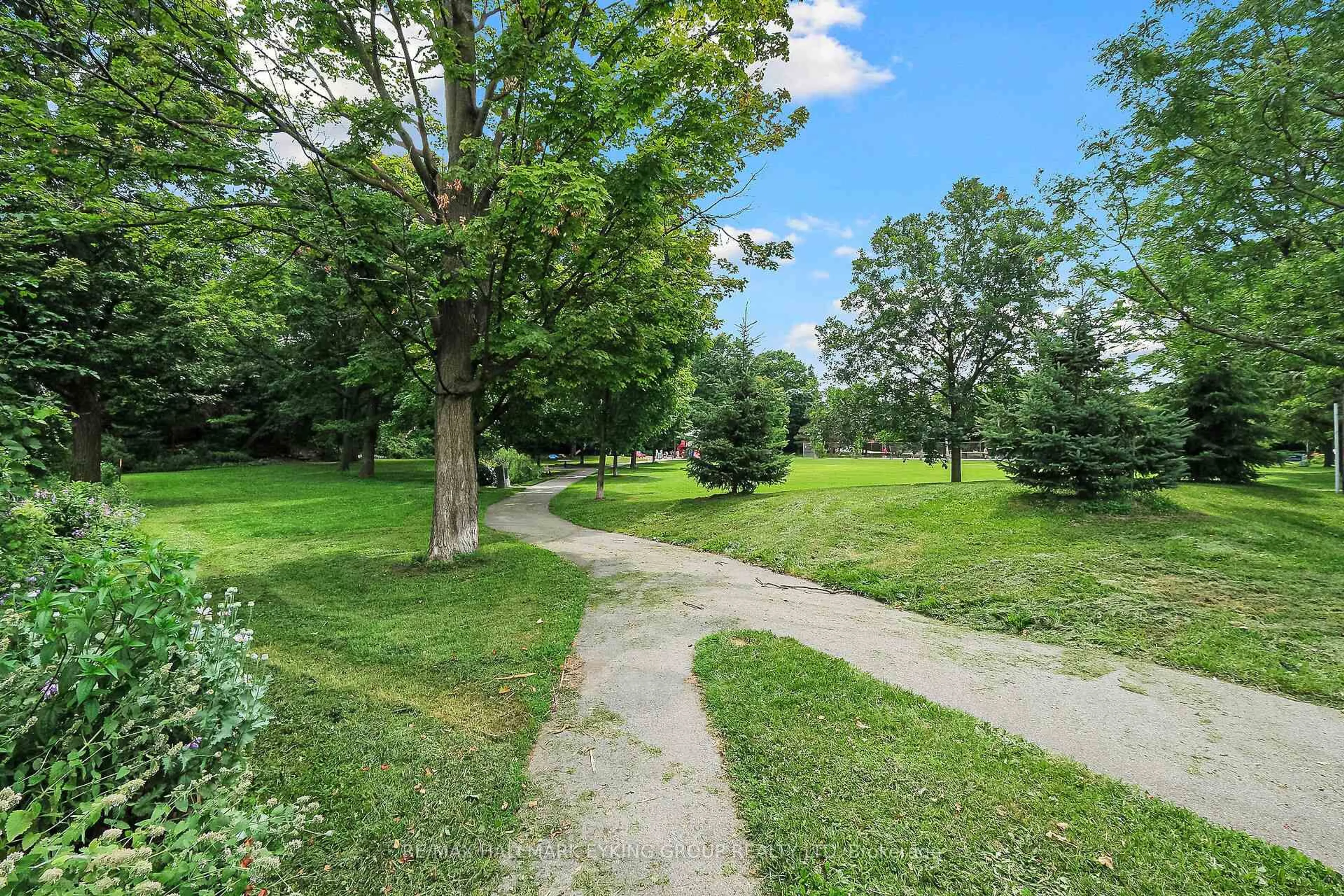 Patio, forest/trees view for 257 Fairmont Ave, Ottawa Ontario K1Y 1Y4