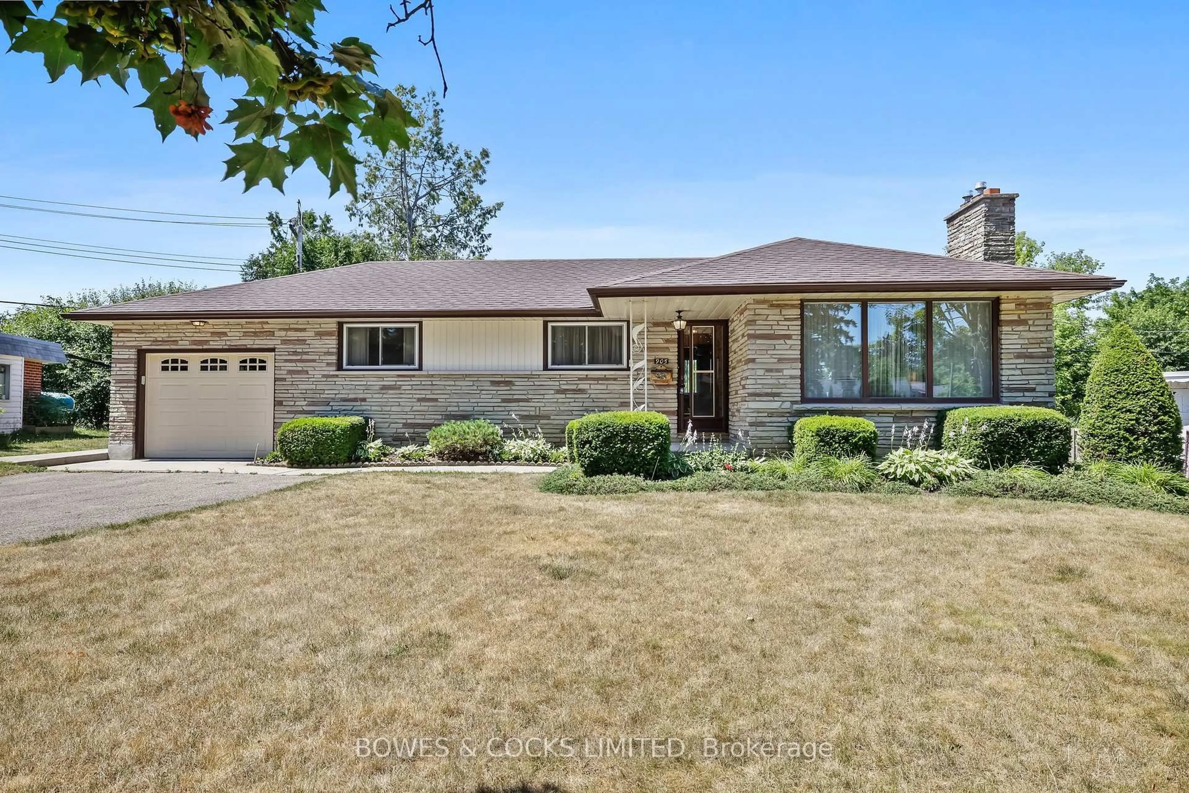 Home with brick exterior material, street for 905 Glenholme Ave, Peterborough North Ontario K9H 5M4