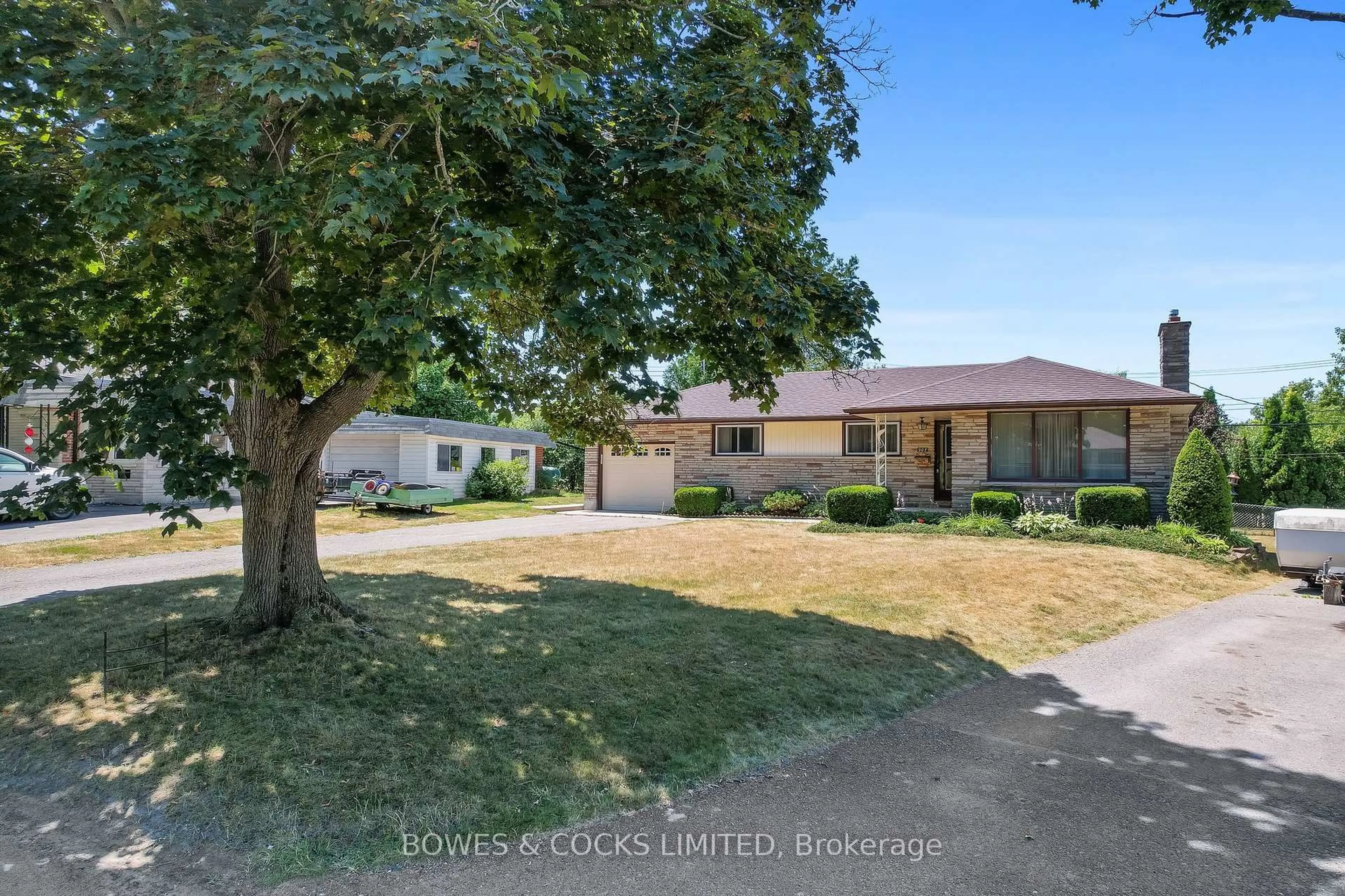 A pic from outside/outdoor area/front of a property/back of a property/a pic from drone, street for 905 Glenholme Ave, Peterborough North Ontario K9H 5M4