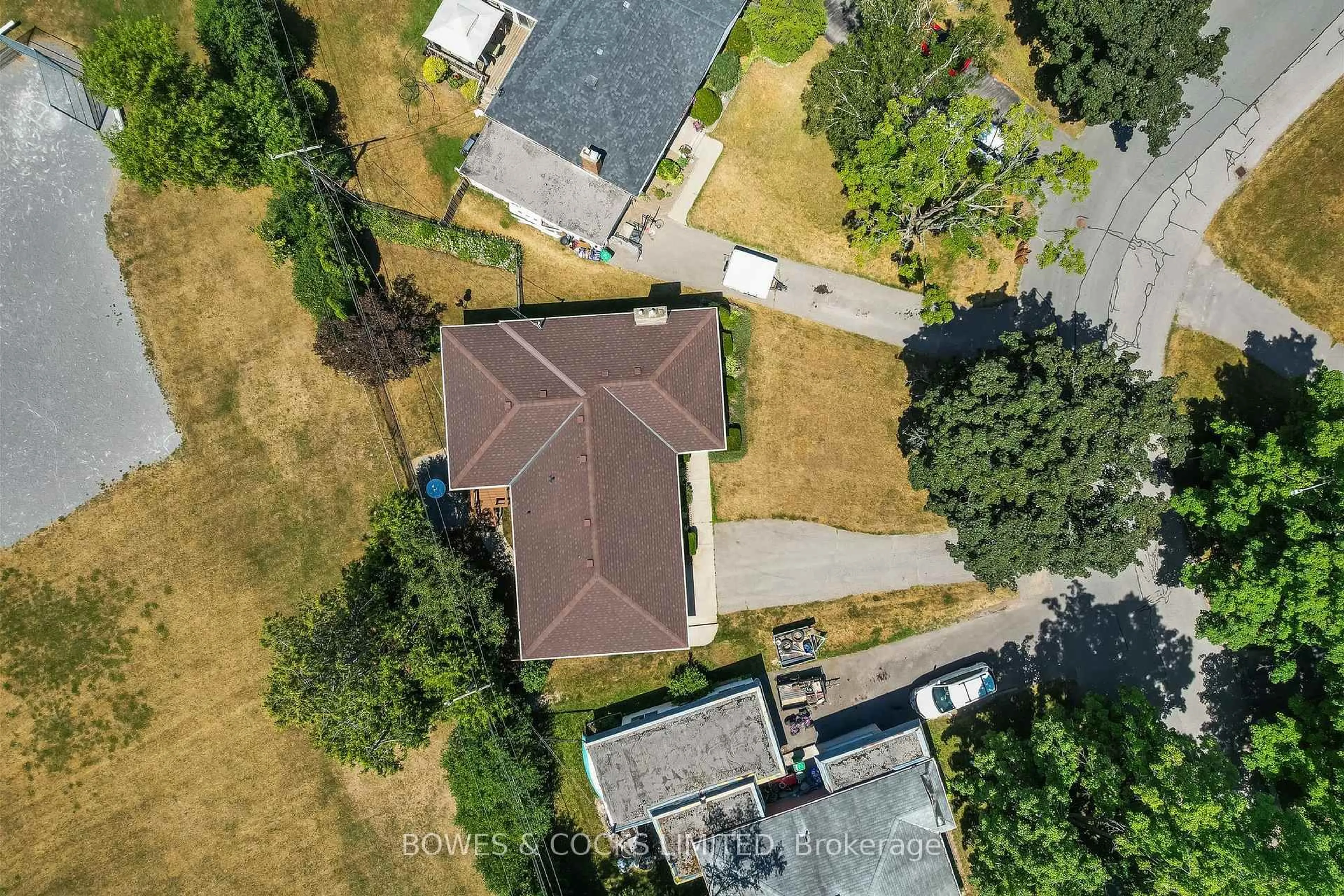 A pic from outside/outdoor area/front of a property/back of a property/a pic from drone, street for 905 Glenholme Ave, Peterborough North Ontario K9H 5M4