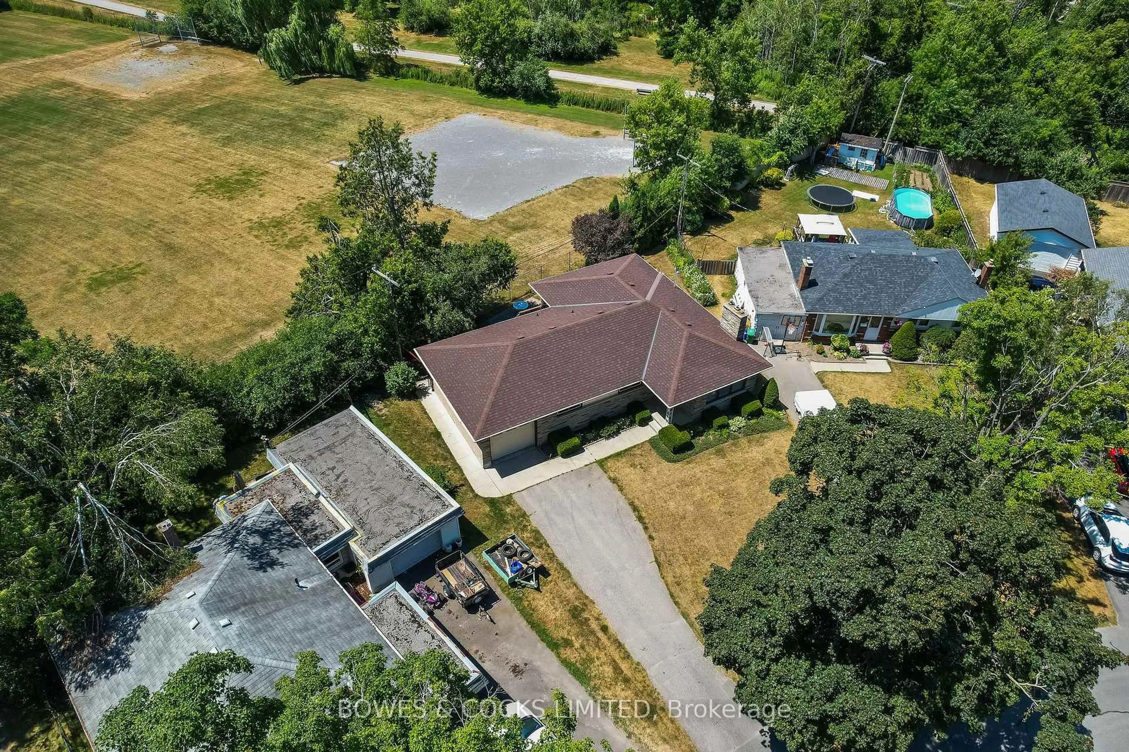 A pic from outside/outdoor area/front of a property/back of a property/a pic from drone, street for 905 Glenholme Ave, Peterborough North Ontario K9H 5M4