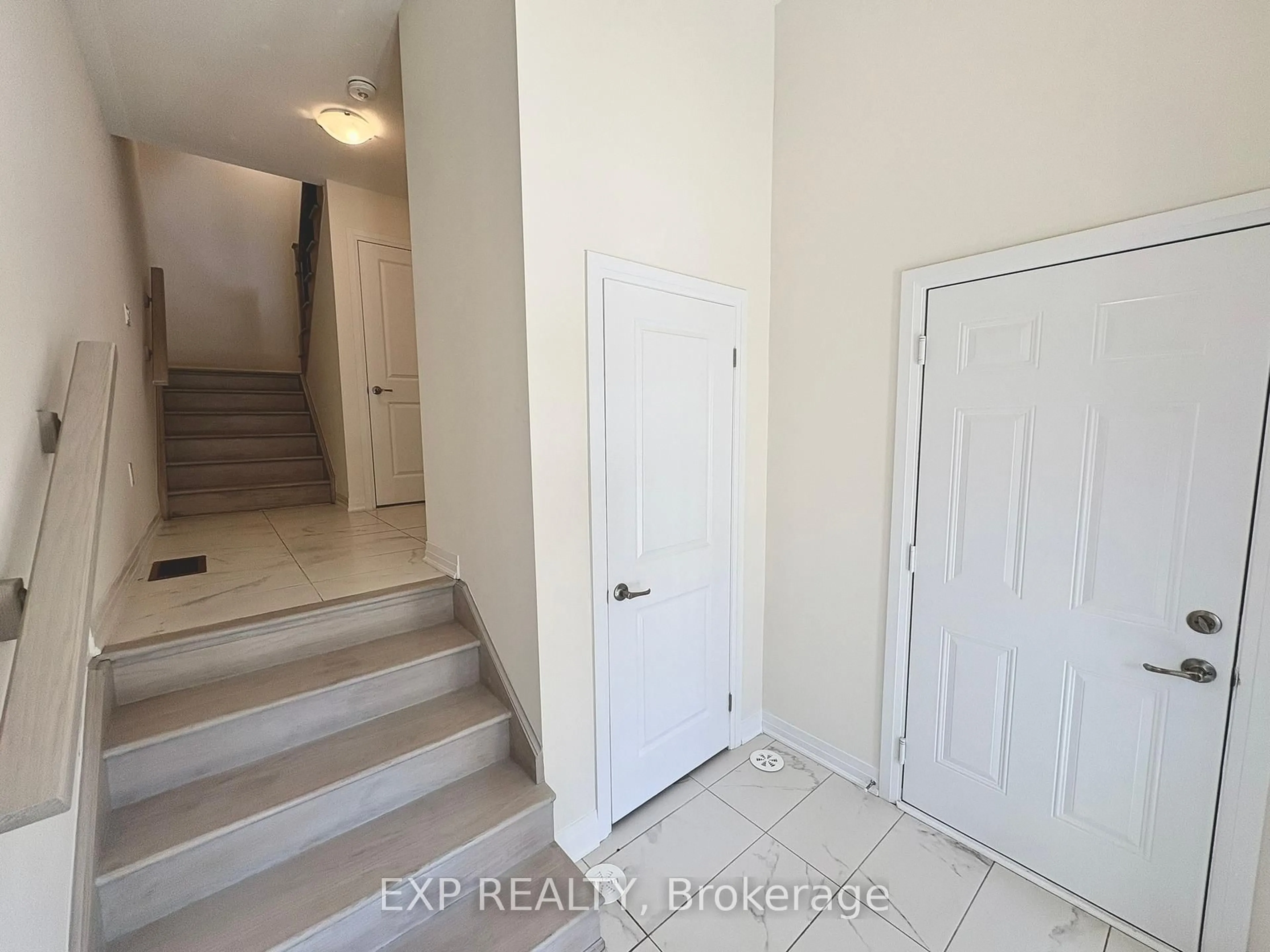 Unknown for 305 Garner Rd #22, Hamilton Ontario L9G 0H5