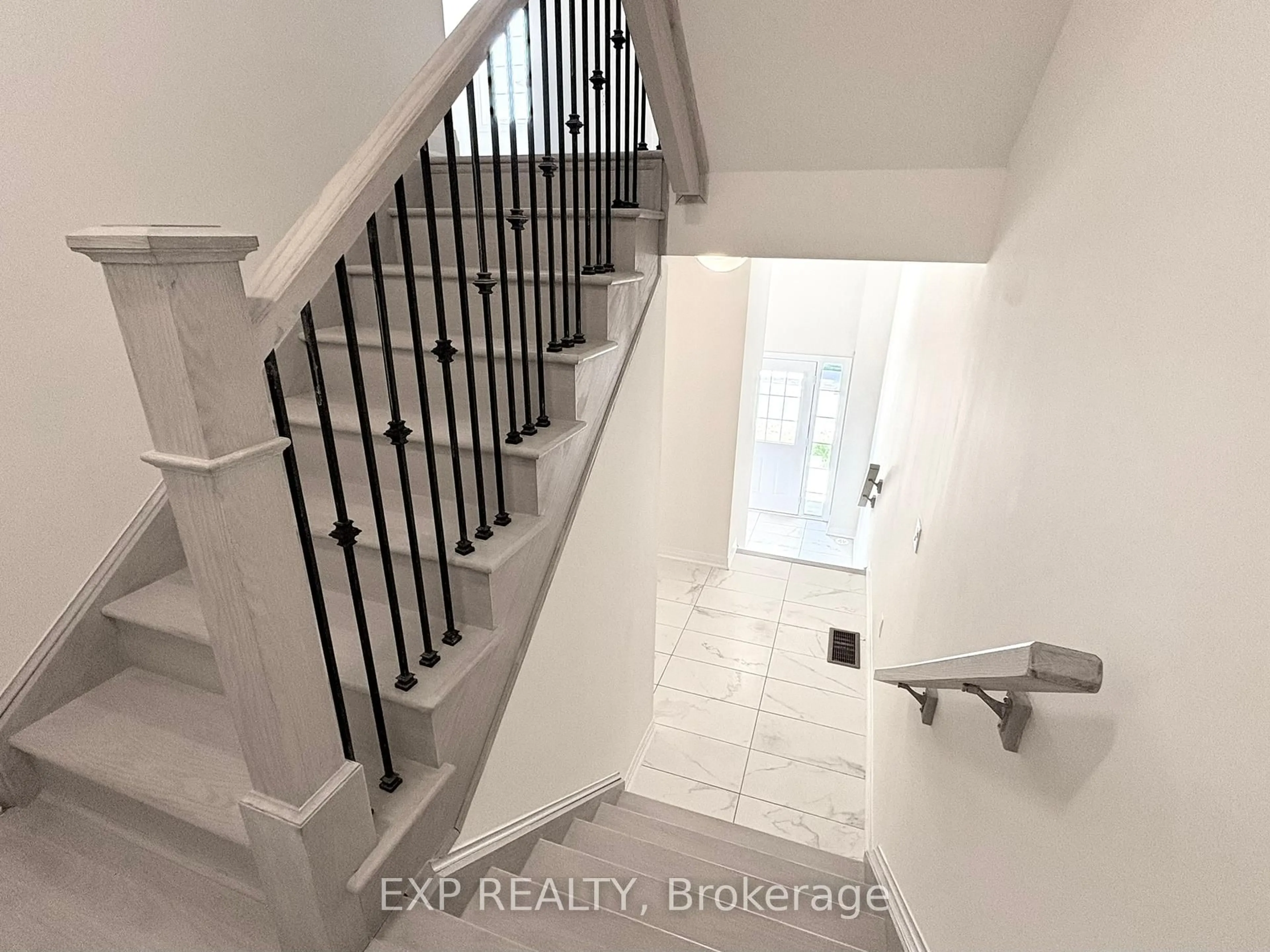 Unknown for 305 Garner Rd #22, Hamilton Ontario L9G 0H5