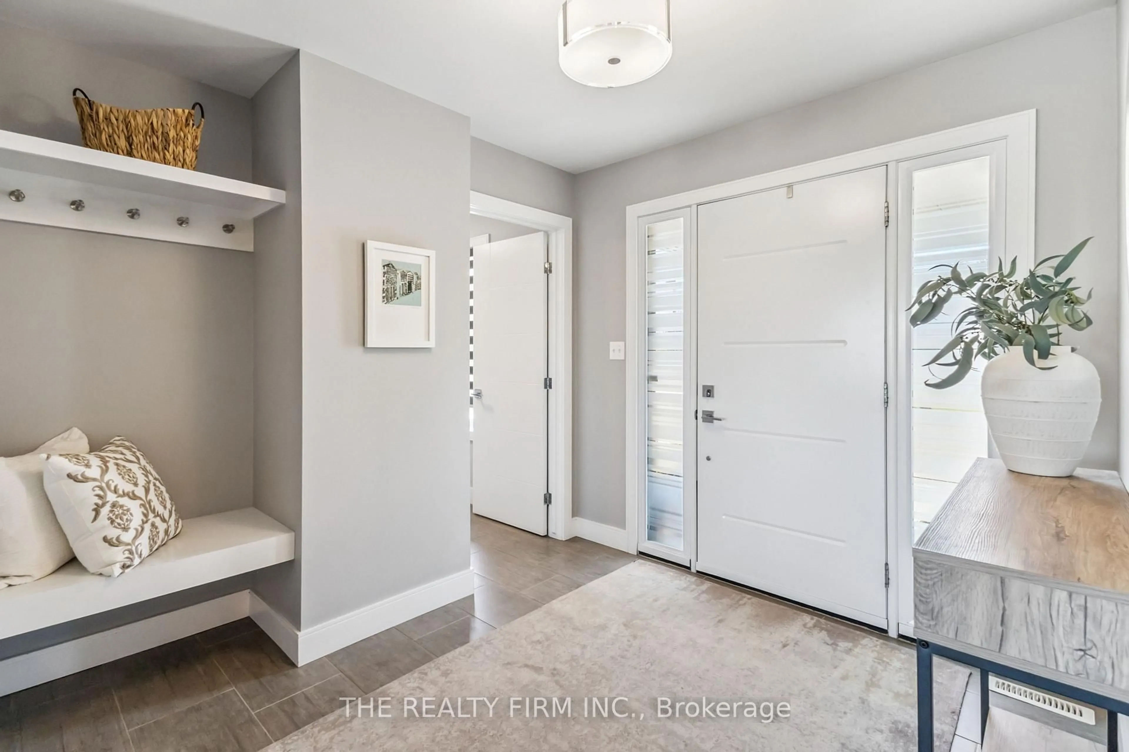 Indoor entryway for 88575 Hilltop Lane, Malahide Ontario N5H 0B1