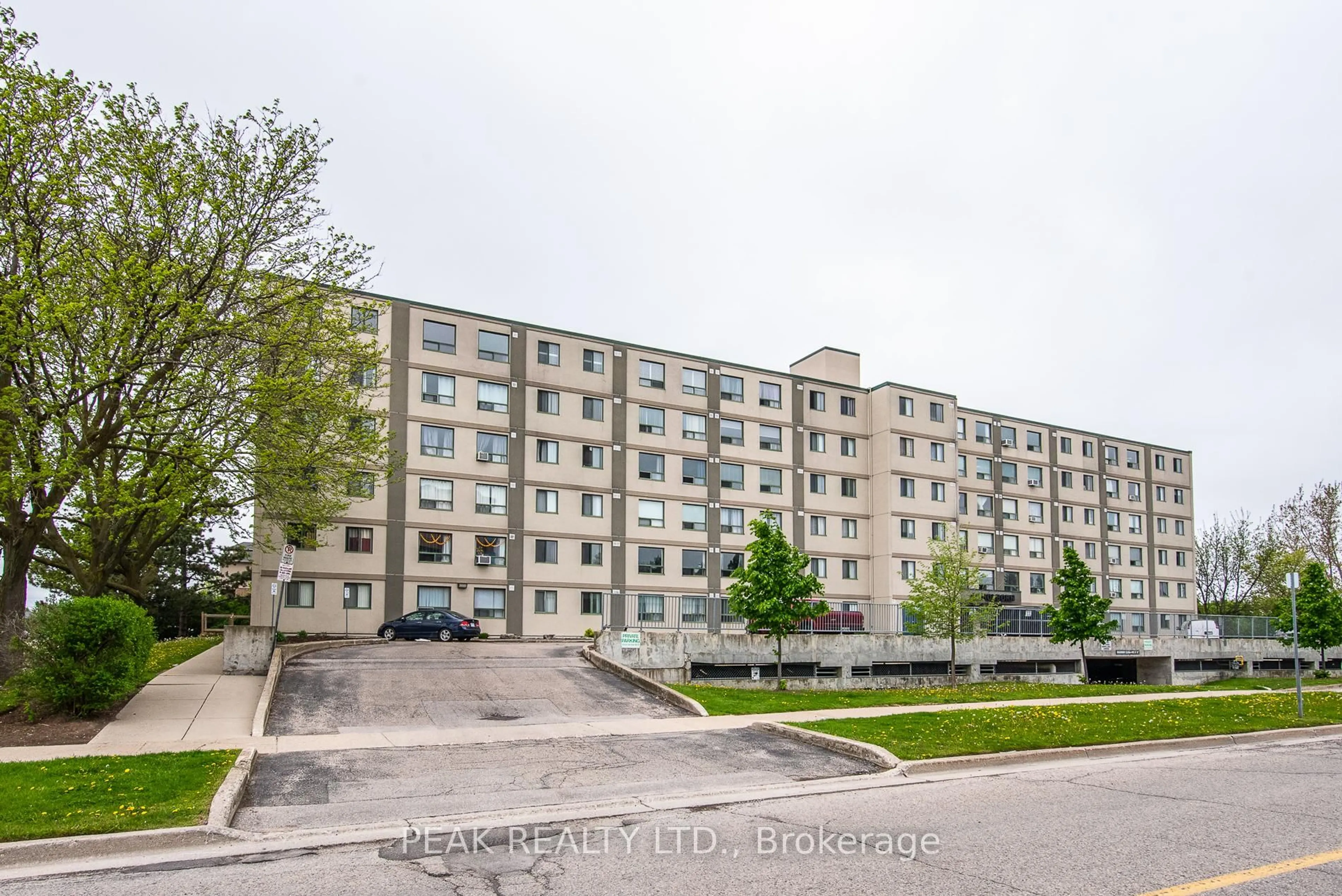 Patio, street for 18 Holborn Crt #611, Kitchener Ontario N2A 4A1