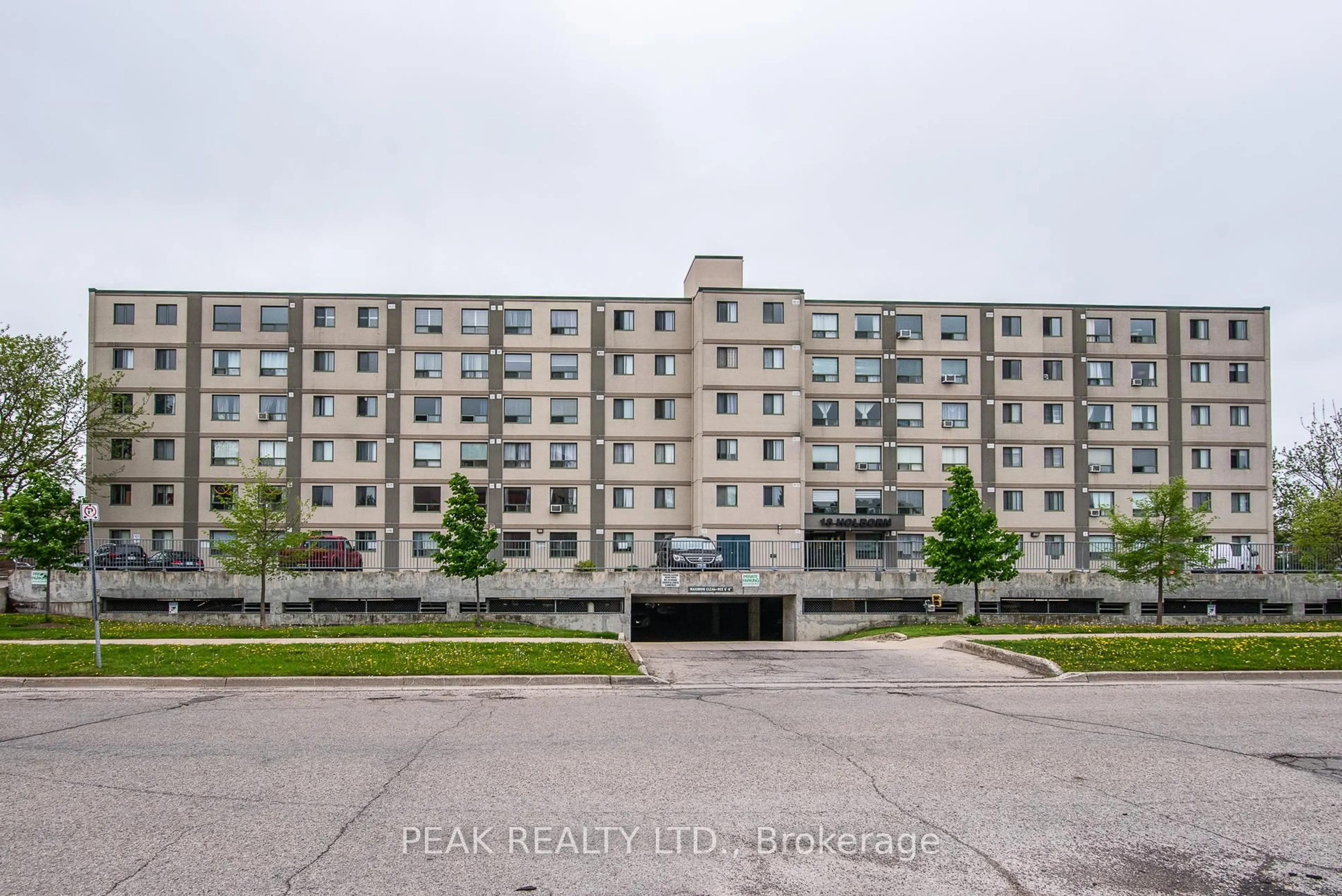 Patio, building for 18 Holborn Crt #611, Kitchener Ontario N2A 4A1
