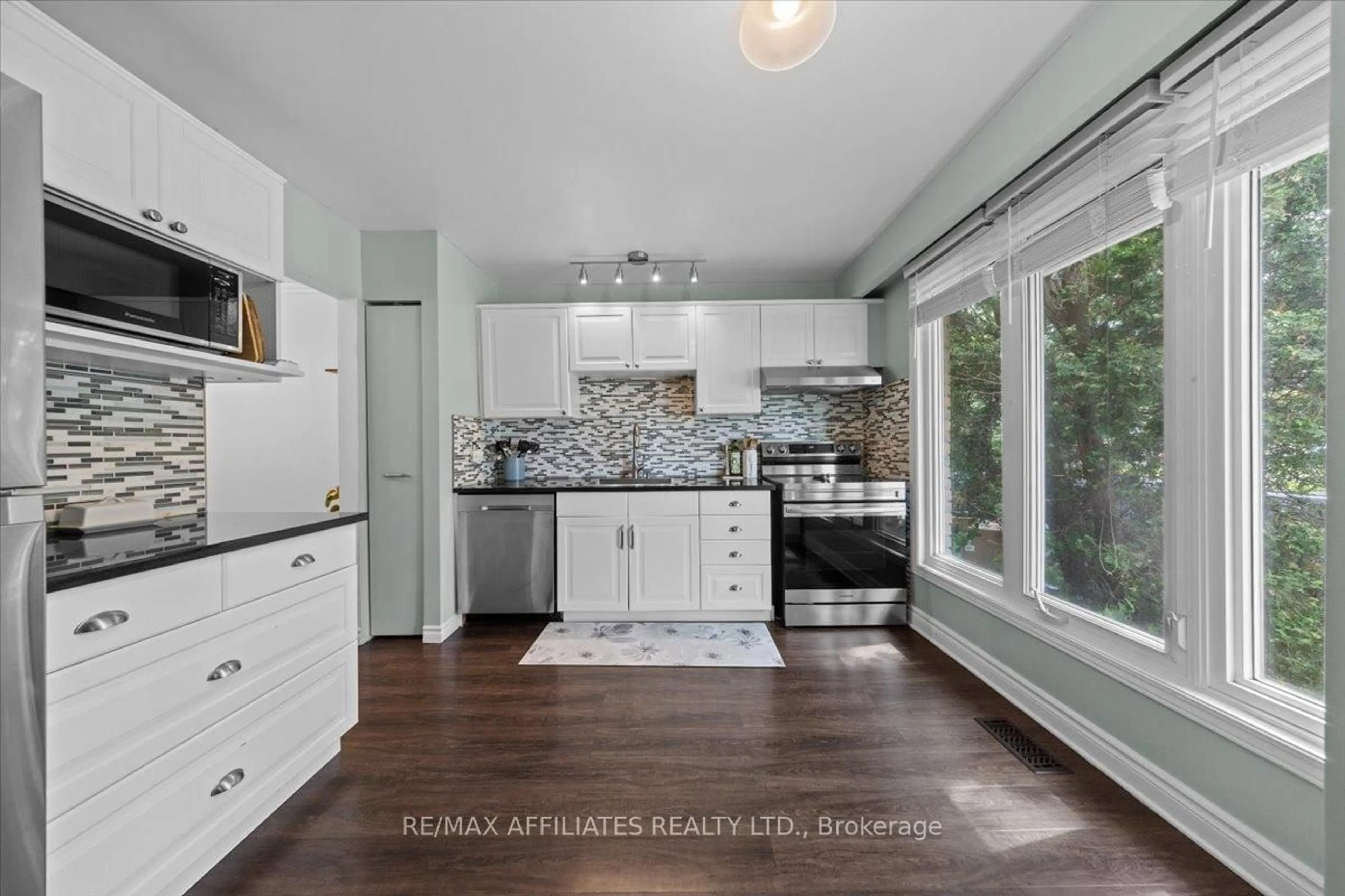 Open concept kitchen, unknown for 2530 Autumn Hill Cres, Ottawa Ontario K1B 4M7