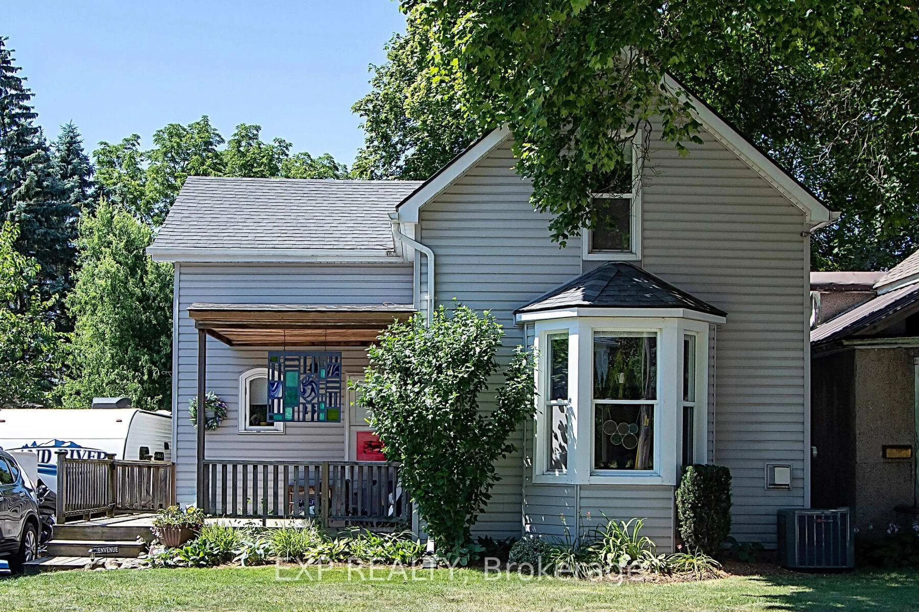 Home with vinyl exterior material, street for 268 Hall St, Ingersoll Ontario N5C 1V7