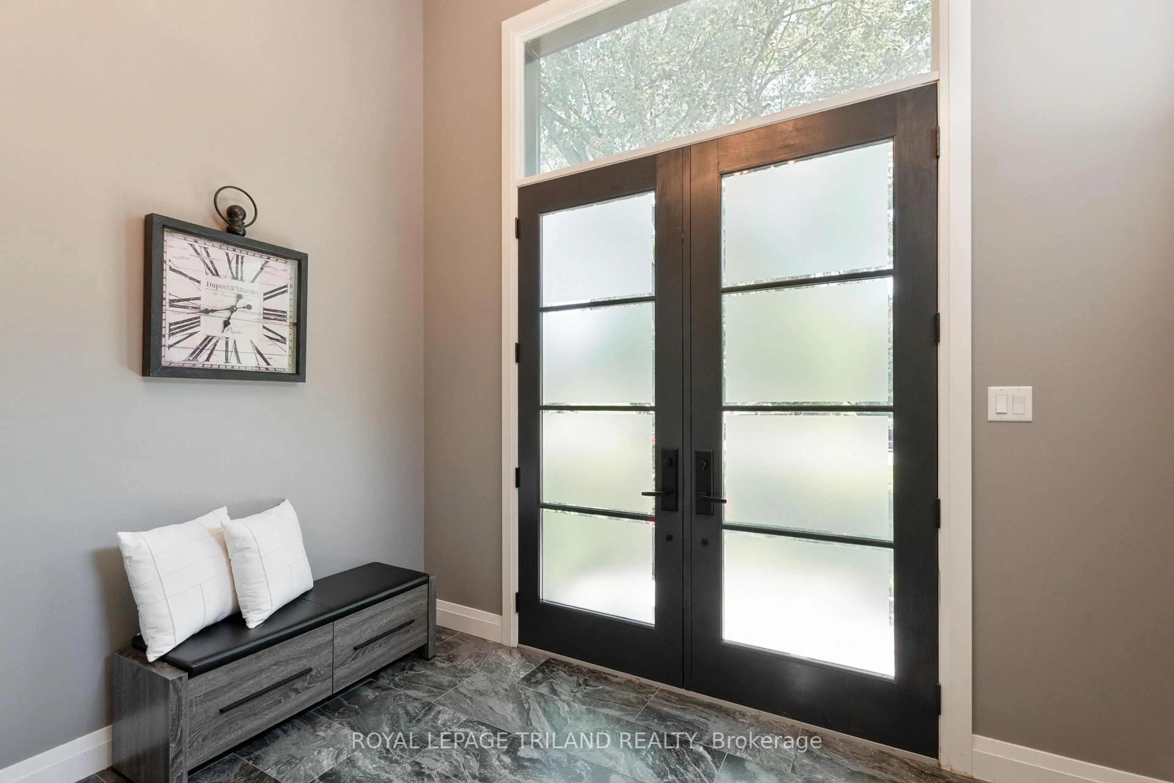 Indoor entryway for 74 Kilworth Park Dr, Middlesex Centre Ontario N0L 1R0
