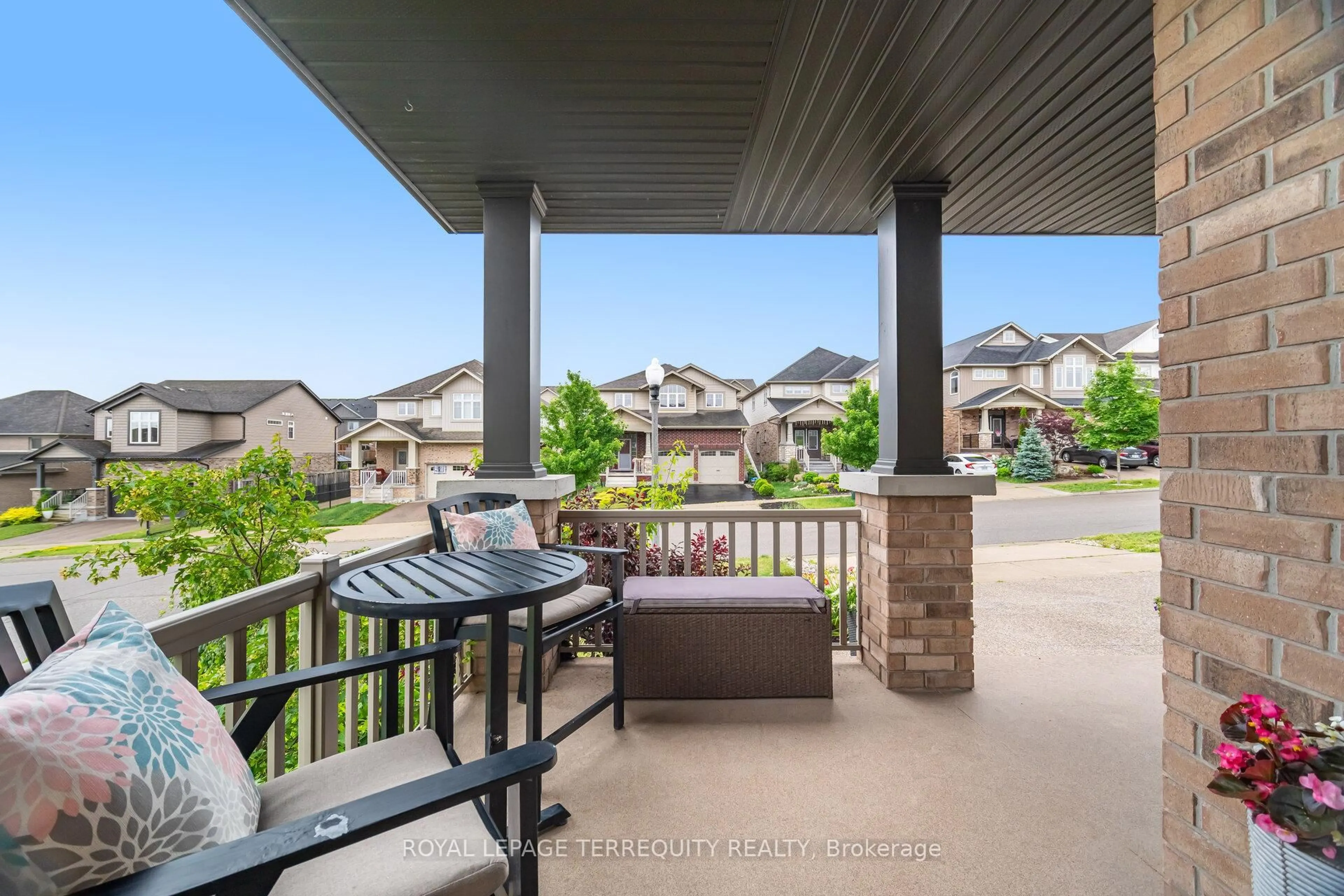 Patio, unknown for 387 Gravel Ridge Tr, Kitchener Ontario N2E 0B9
