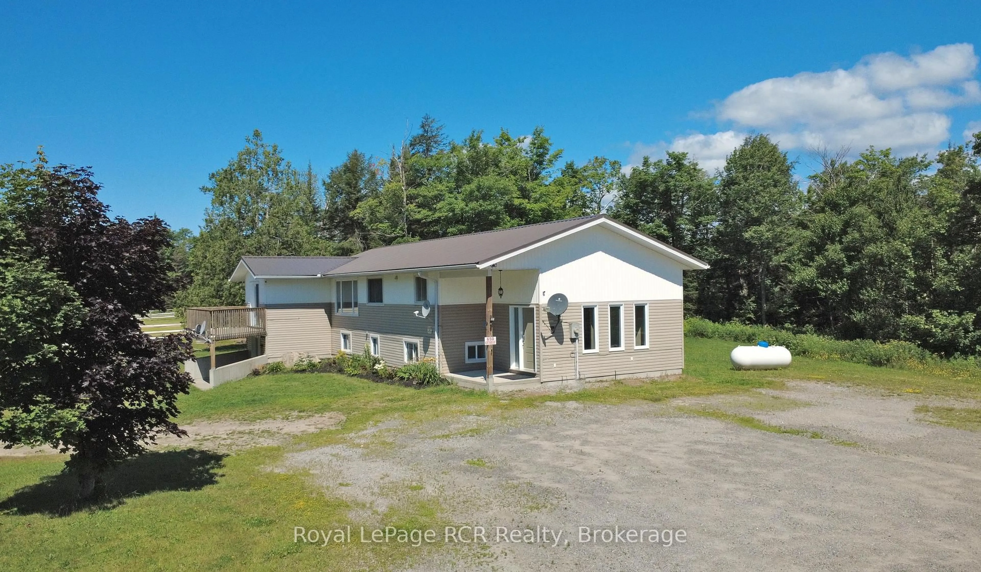 A pic from outside/outdoor area/front of a property/back of a property/a pic from drone, unknown for 650 Northmount Rd, North Bay Ontario P1B 8G2
