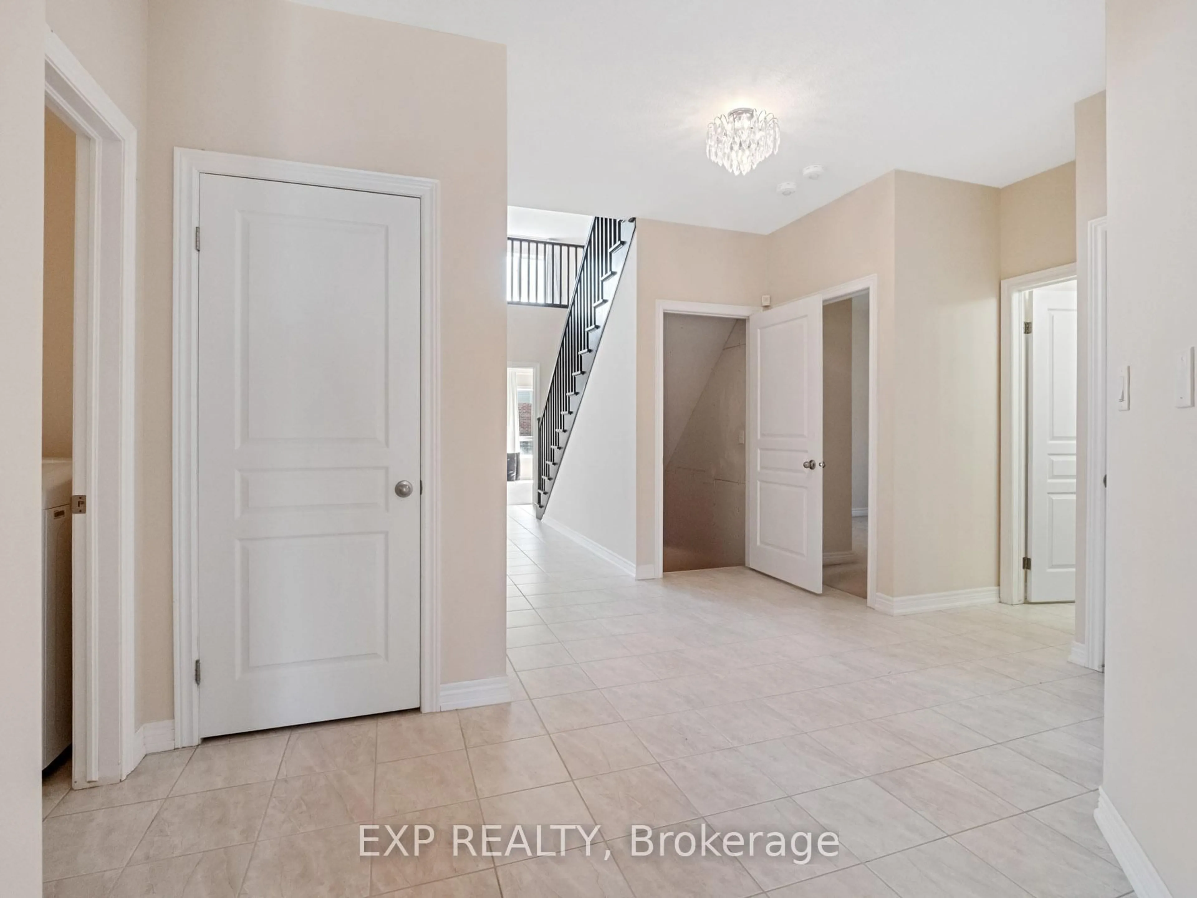 Indoor entryway for 4344 Cinnamon Grve, Niagara Falls Ontario L2G 0G2