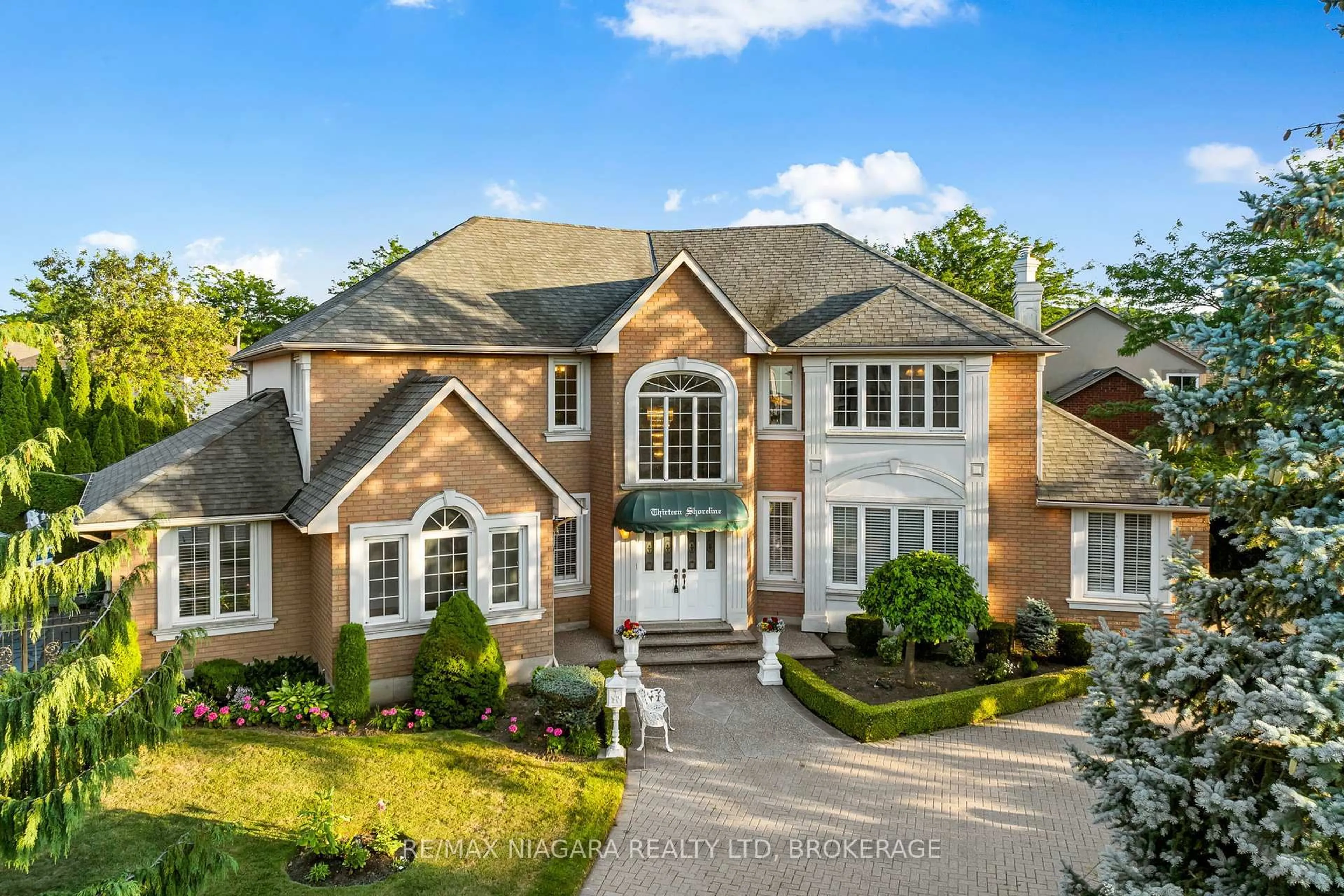 Home with brick exterior material, unknown for 13 Shoreline Cres, Grimsby Ontario L3M 5B2