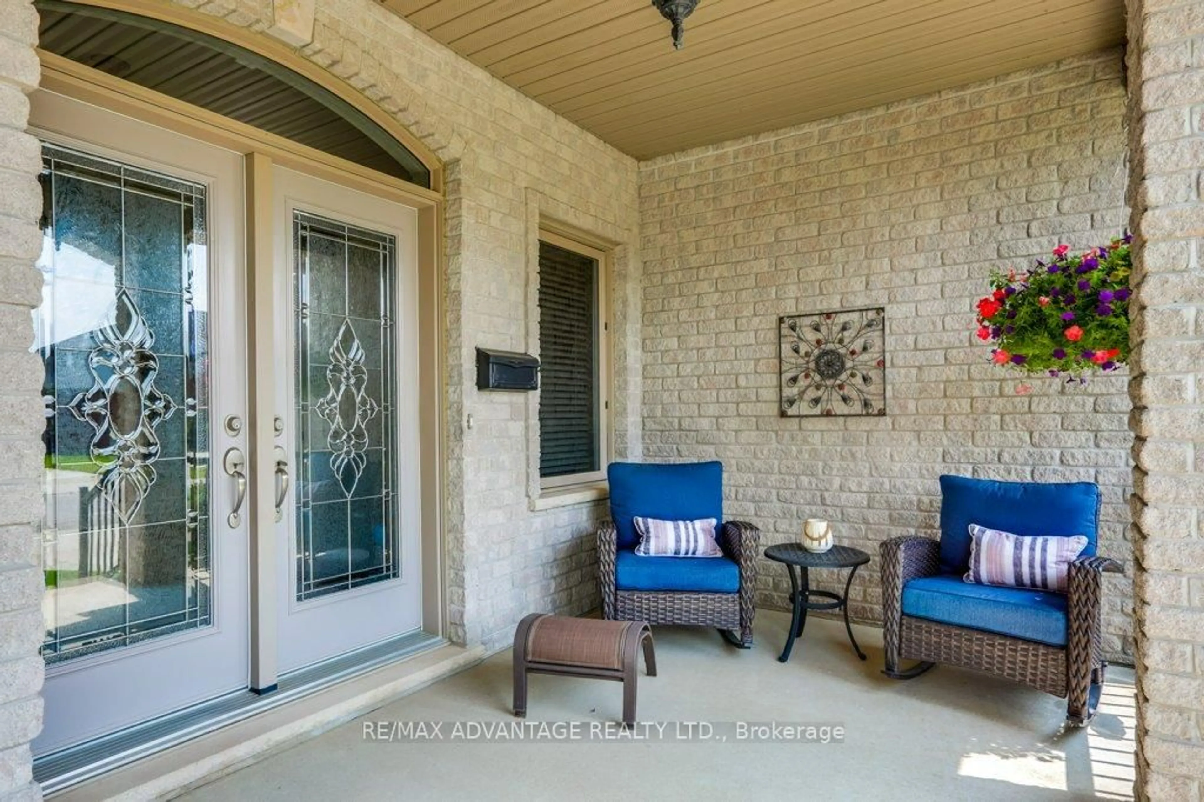Patio, street for 3747 Settlement Tr, London South Ontario N6P 0A6
