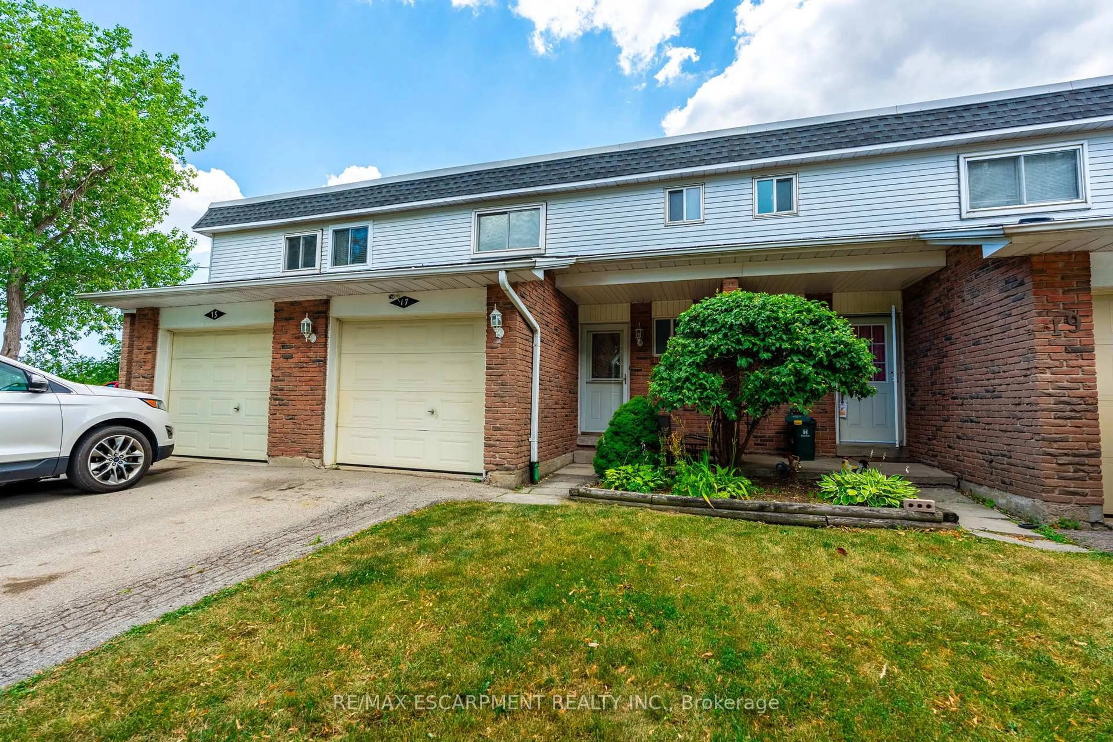 Unknown for 17 Huntsville St, Hamilton Ontario L9A 4X1