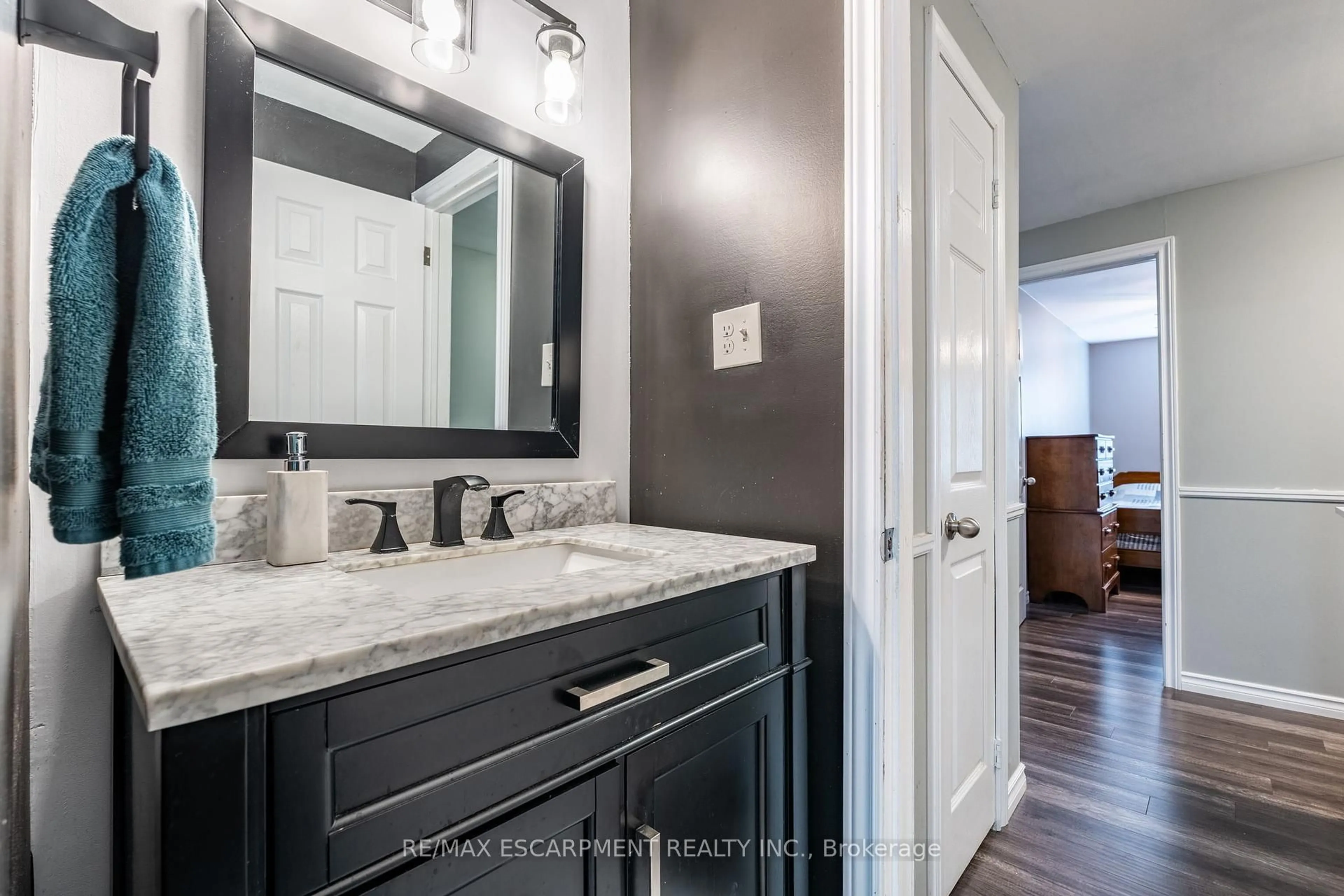 Contemporary bathroom, ceramic/tile floor for 17 Huntsville St, Hamilton Ontario L9A 4X1