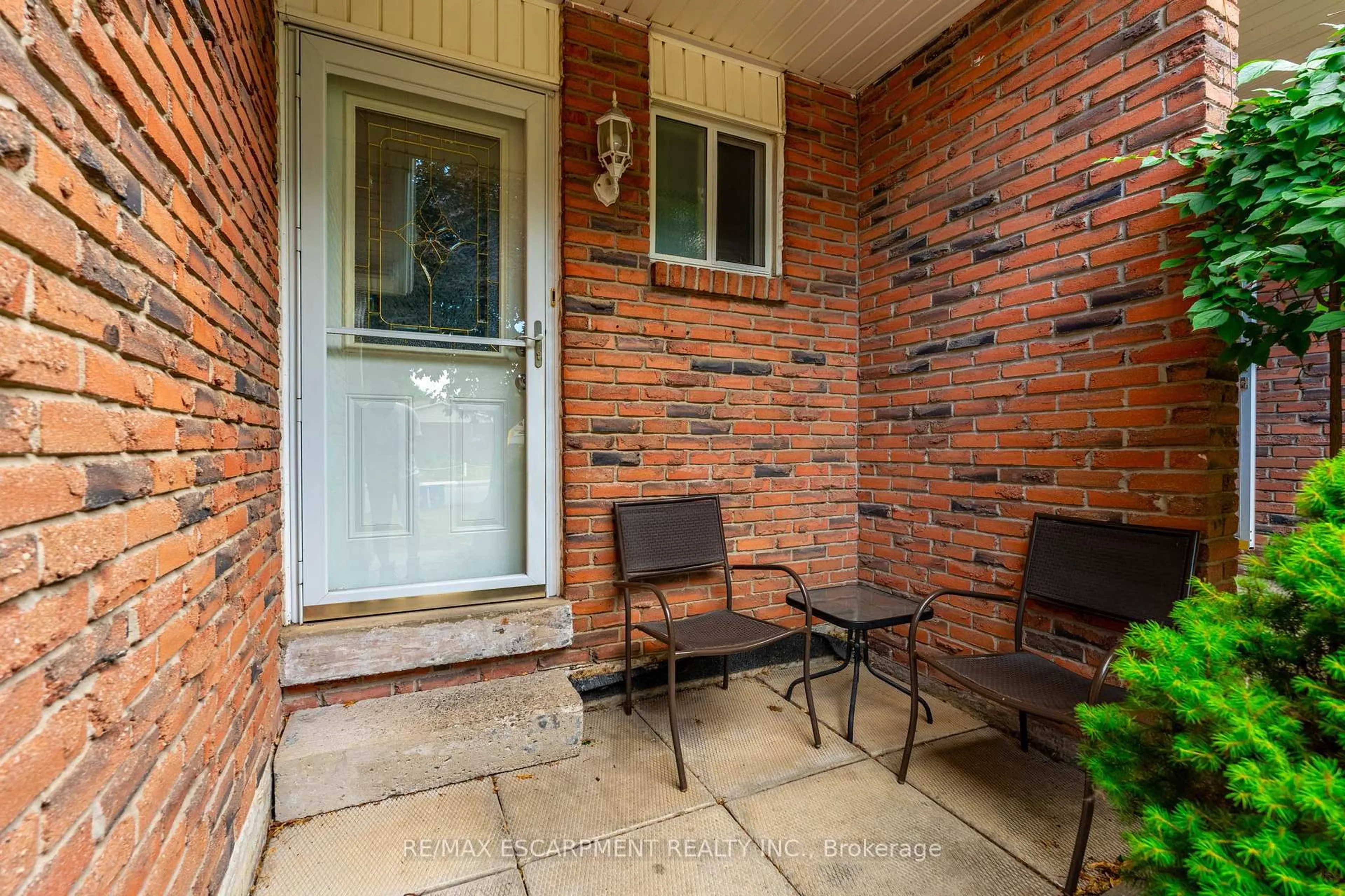 Patio, street for 17 Huntsville St, Hamilton Ontario L9A 4X1