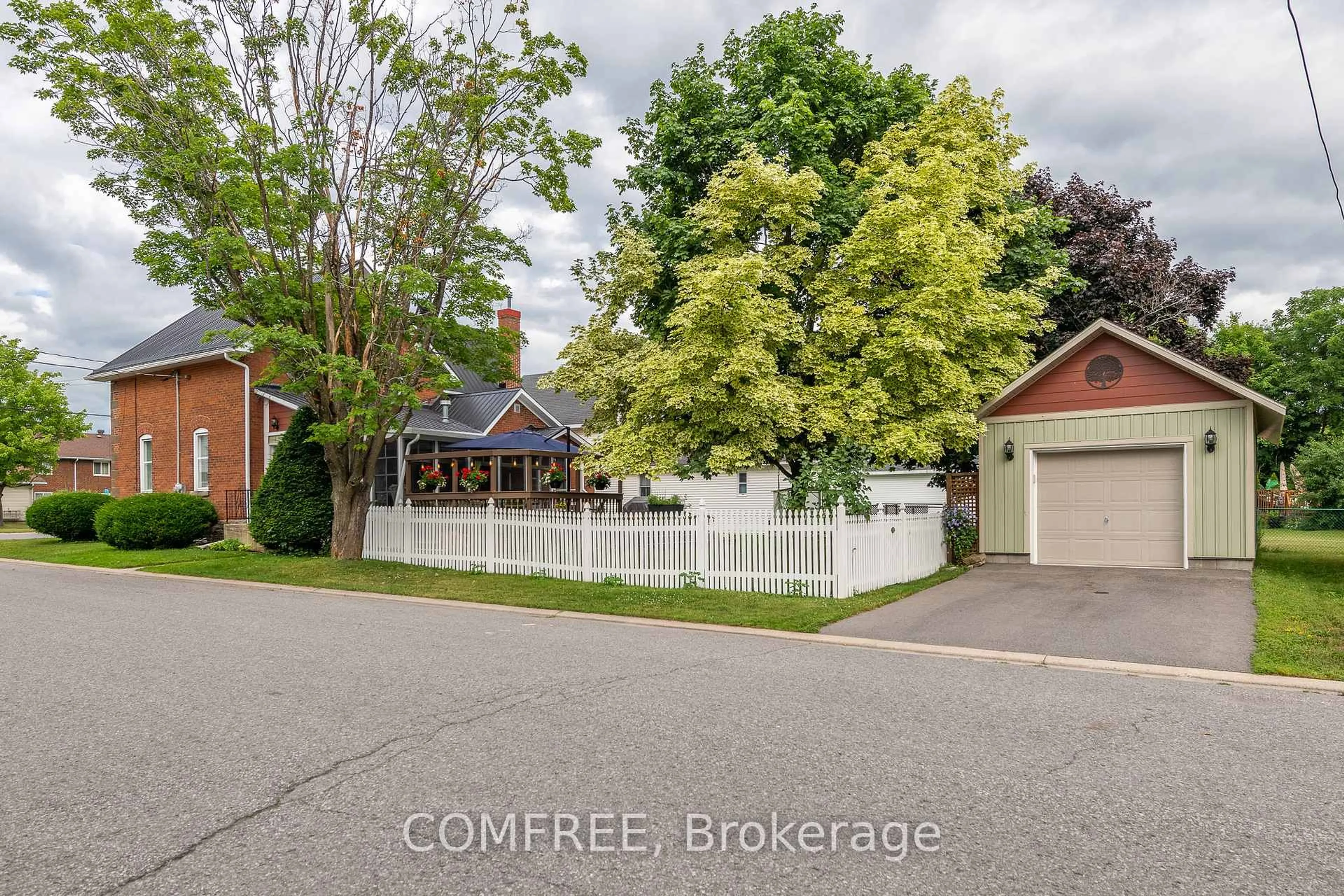 A pic from outside/outdoor area/front of a property/back of a property/a pic from drone, street for 256A and 256B Flora St, Carleton Place Ontario K7C 3M4