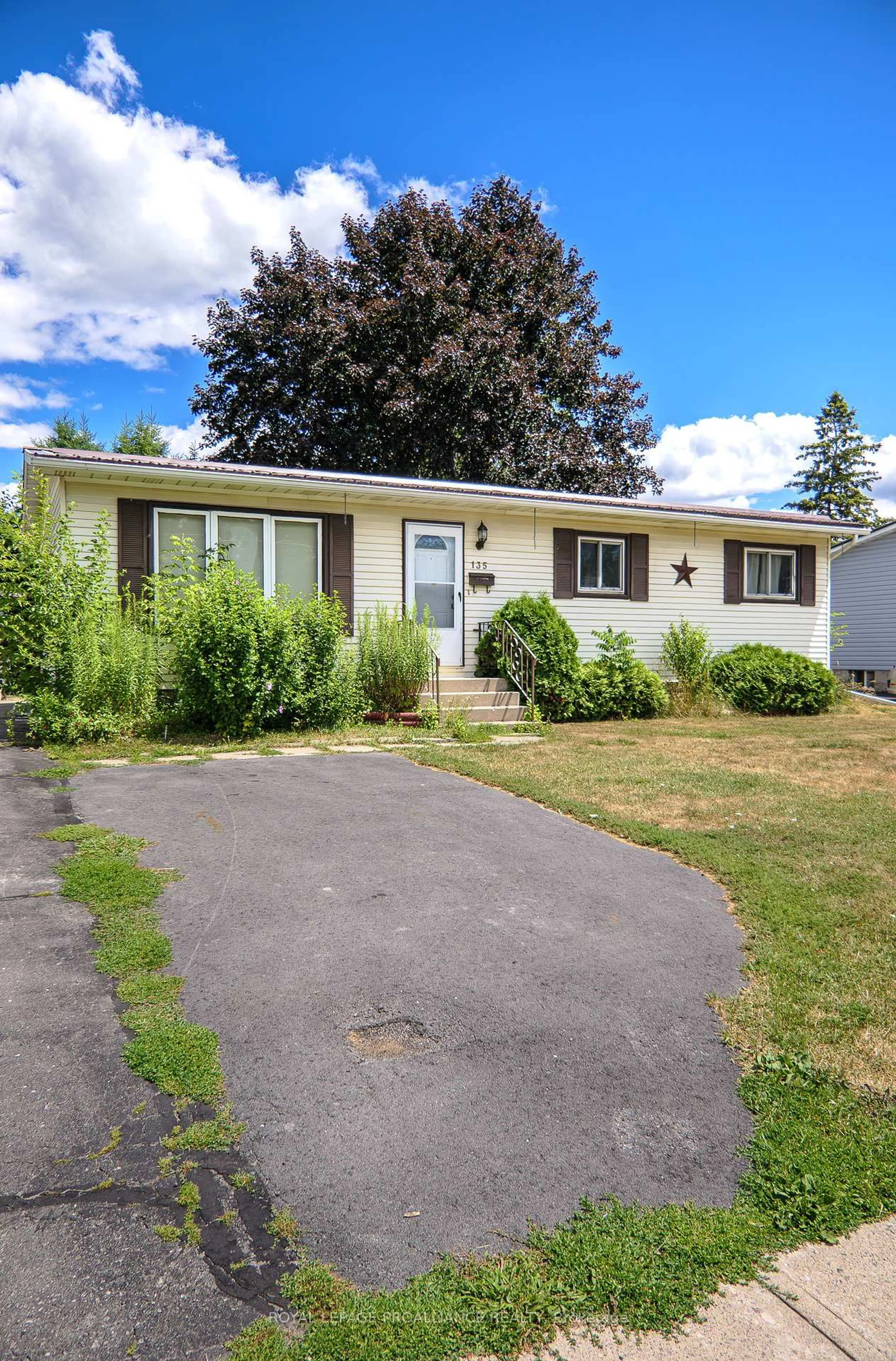 Home with vinyl exterior material, street for 135 Reid St, Quinte West Ontario K8V 5W2